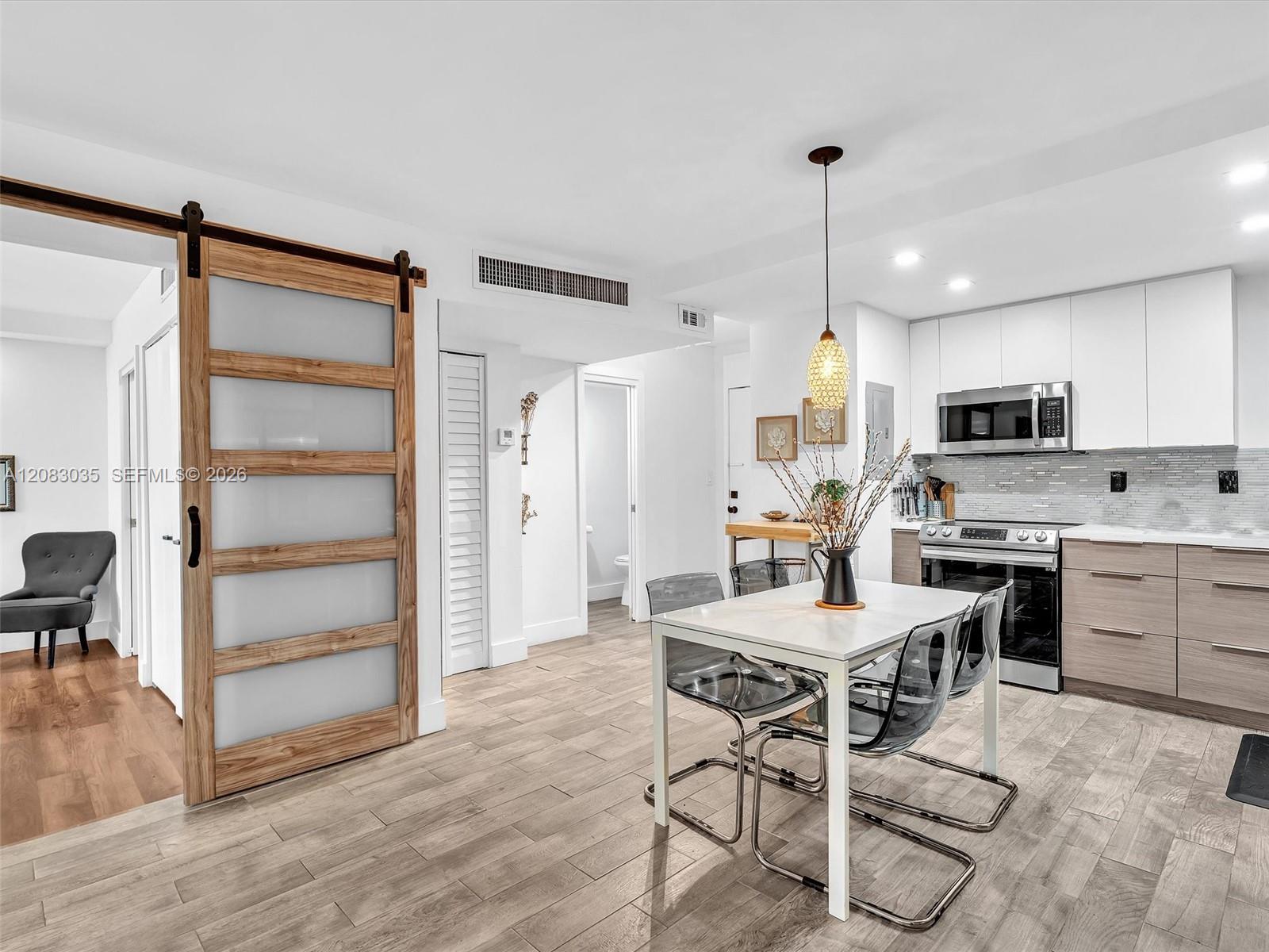 See details 102 1 / 1 686 sq. ft. $ 2026-09-03 0 Photo