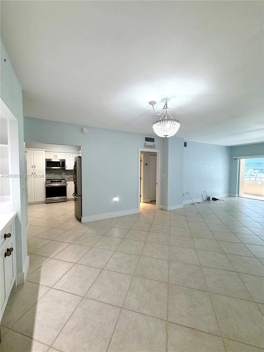 Ver detalles 2C 1 / 2 870 sq. ft. $ 2026-09-03 0 foto