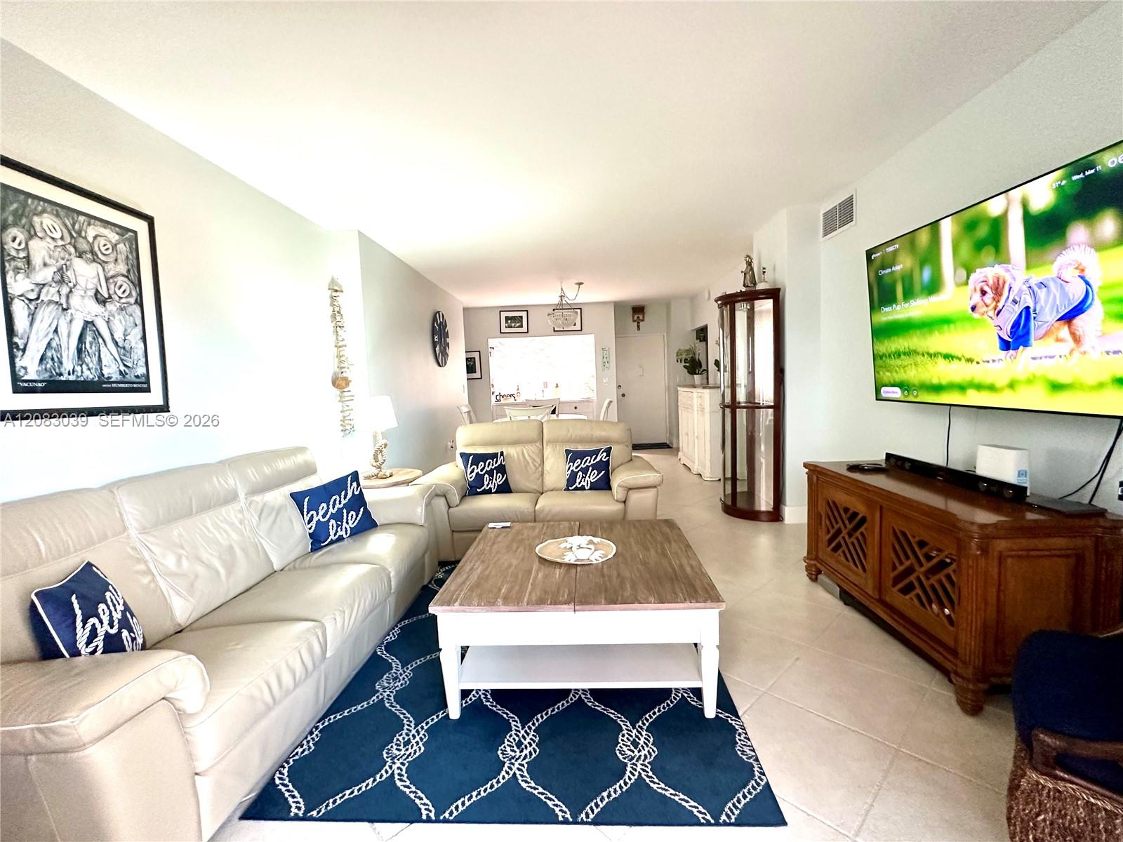 Ver detalles 2C 1 / 2 870 sq. ft. $ 2026-09-03 0 foto