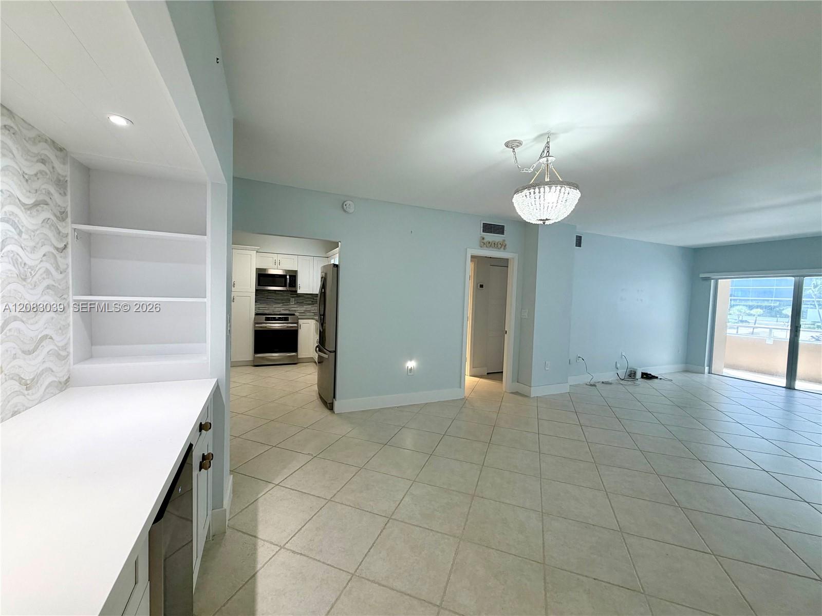 Ver detalles 2C 1 / 2 870 sq. ft. $ 2026-09-03 0 foto