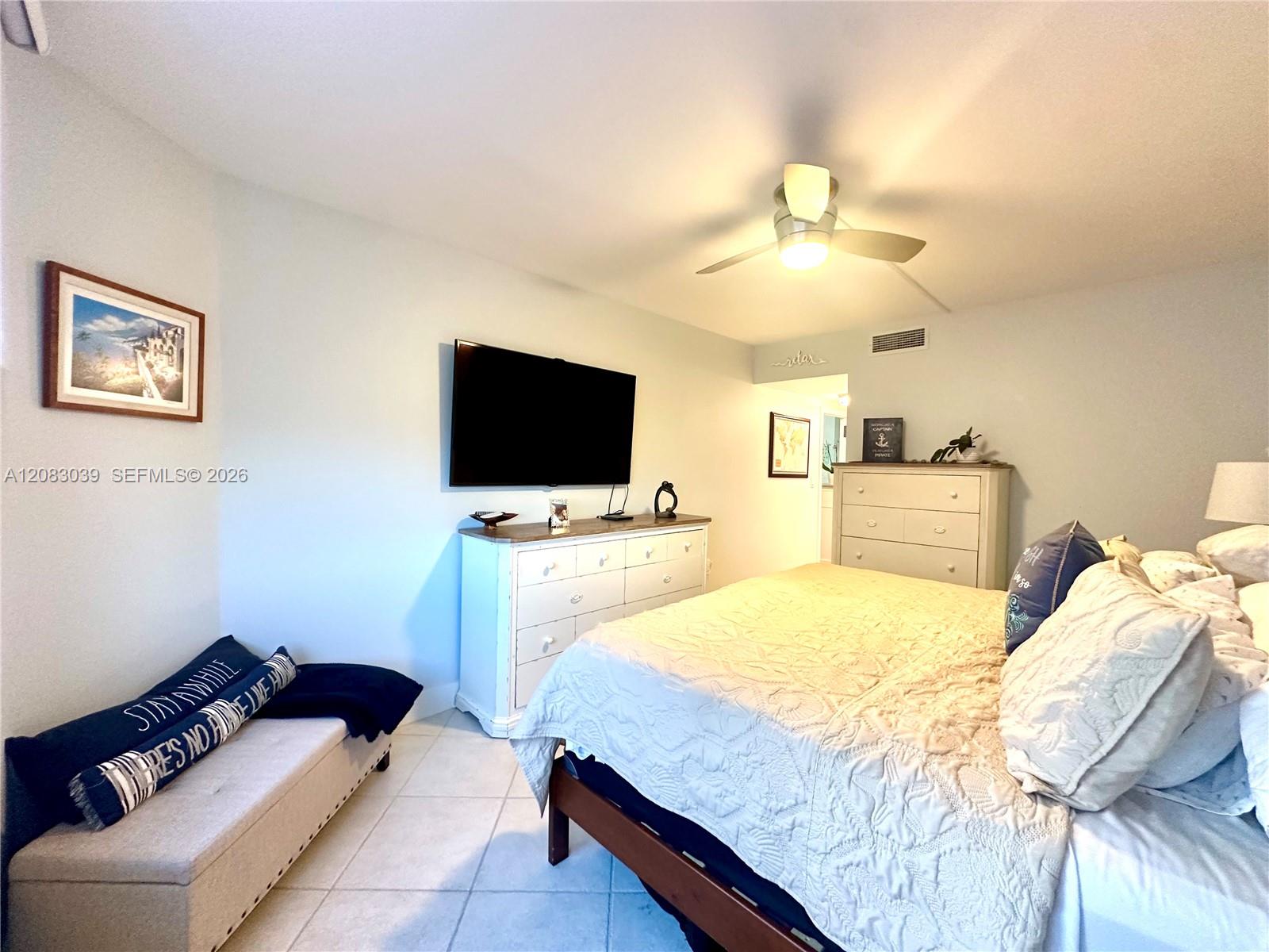 Ver detalles 2C 1 / 2 870 sq. ft. $ 2026-09-03 0 foto