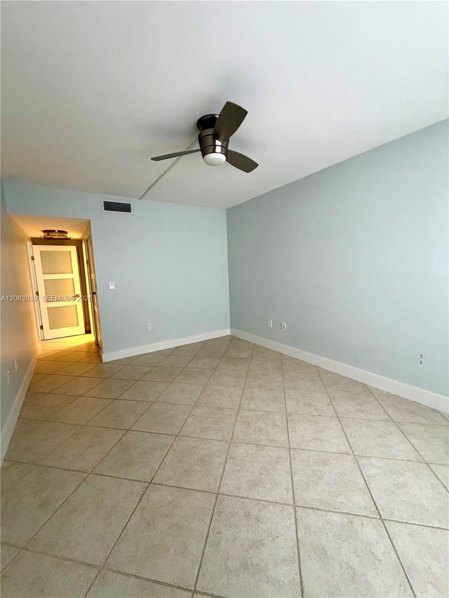 Ver detalles 2C 1 / 2 870 sq. ft. $ 2026-09-03 0 foto