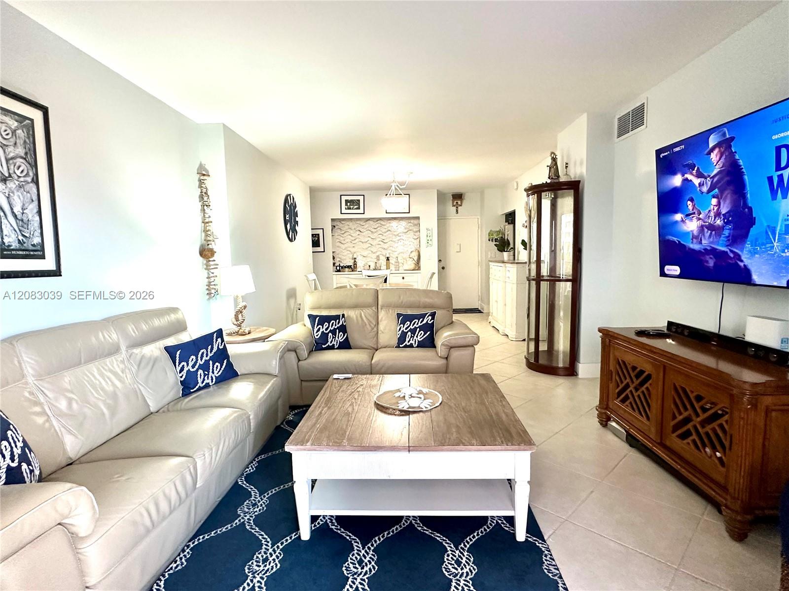 Ver detalles 2C 1 / 2 870 sq. ft. $ 2026-09-03 0 foto