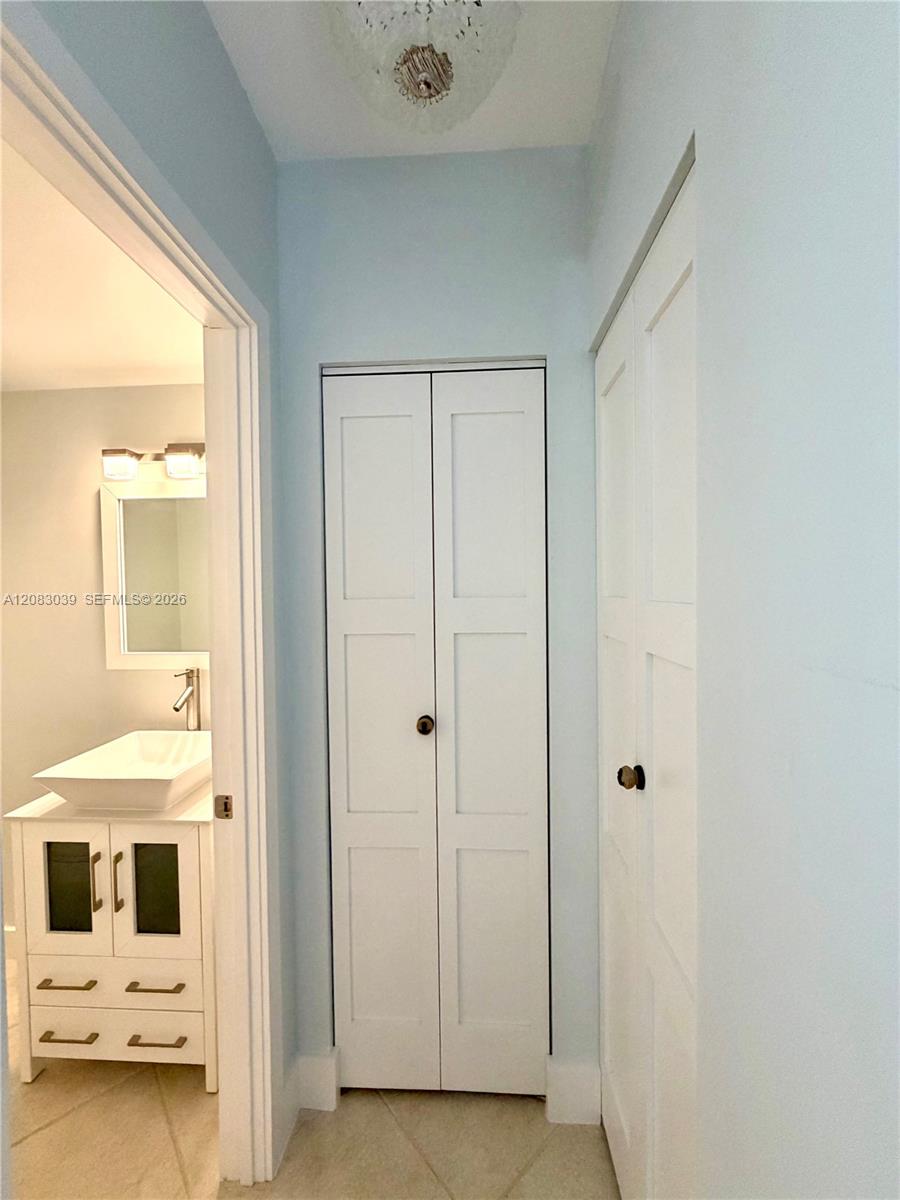 Ver detalles 2C 1 / 2 870 sq. ft. $ 2026-09-03 0 foto