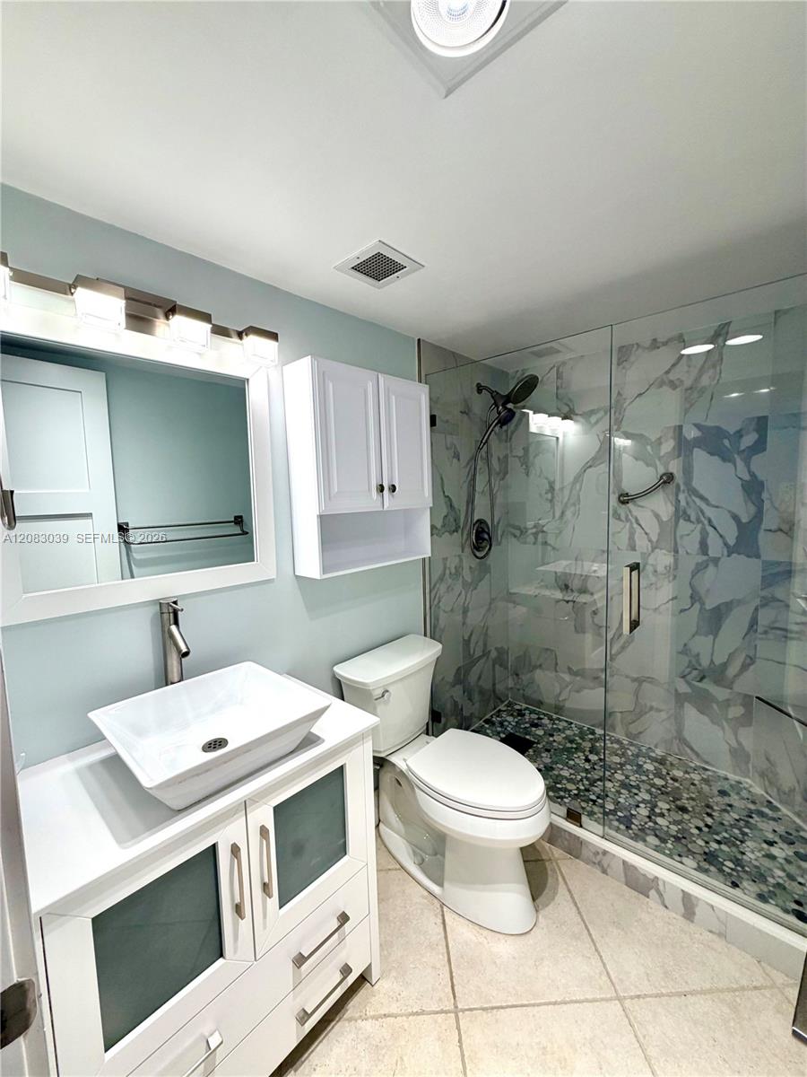 Ver detalles 2C 1 / 2 870 sq. ft. $ 2026-09-03 0 foto