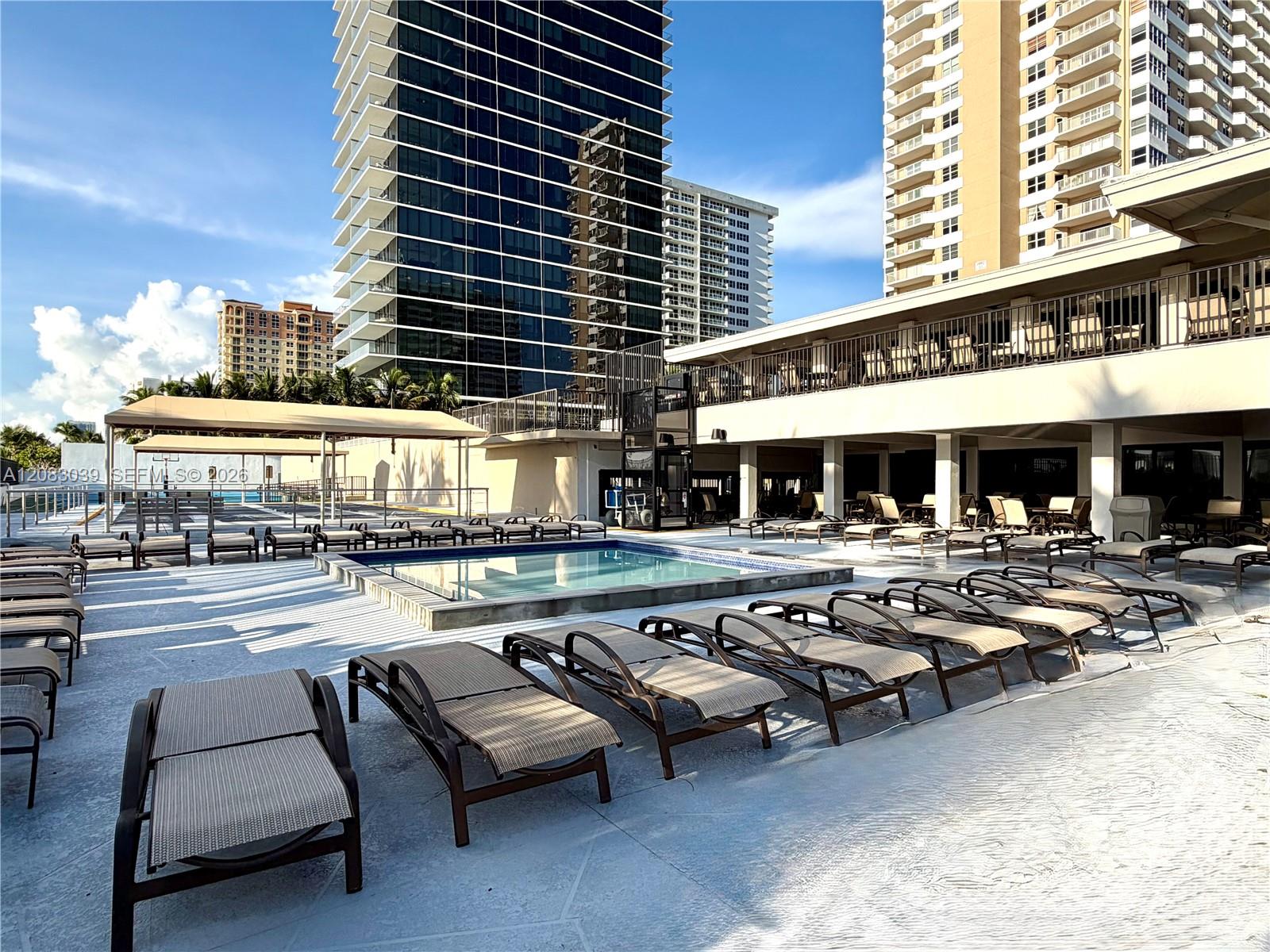 Ver detalles 2C 1 / 2 870 sq. ft. $ 2026-09-03 0 foto