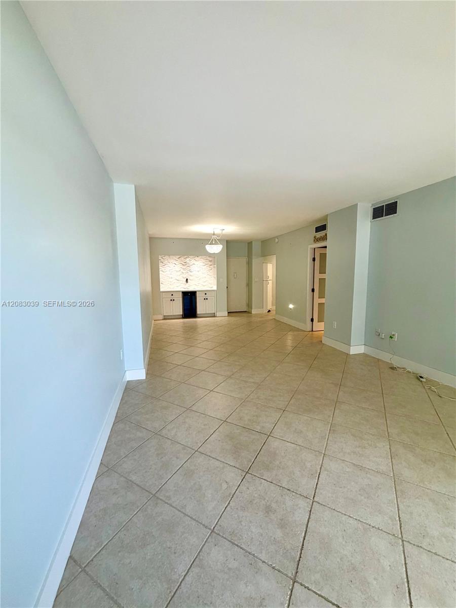 Ver detalles 2C 1 / 2 870 sq. ft. $ 2026-09-03 0 foto