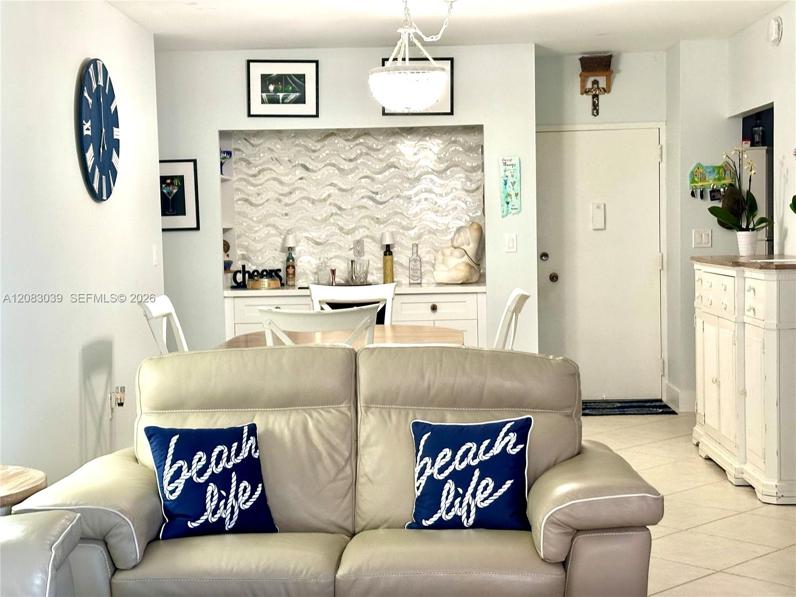 Ver detalles 2C 1 / 2 870 sq. ft. $ 2026-09-03 0 foto