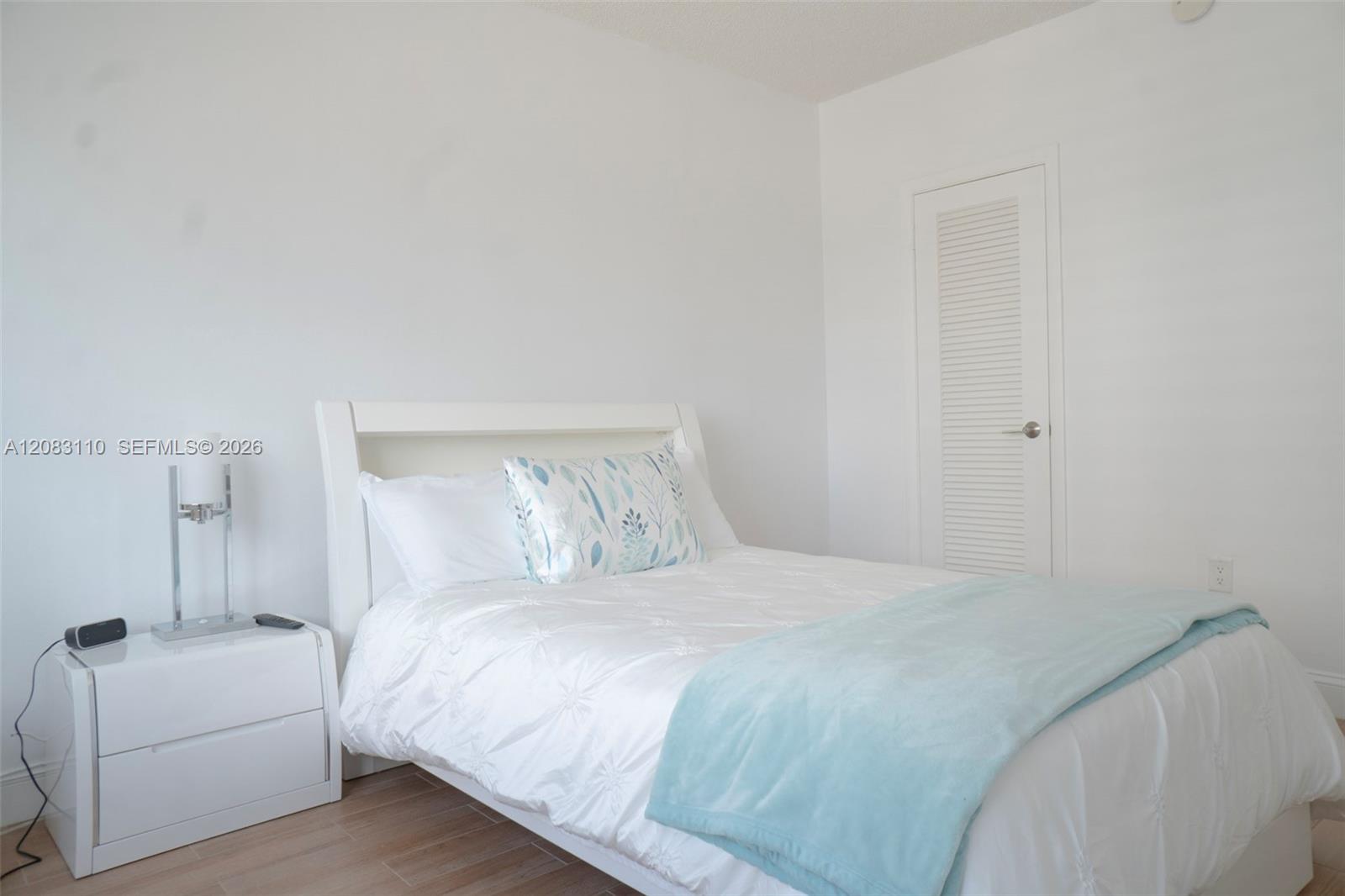 See details 7F 2 / 2 1340 sq. ft. $ 2026-09-03 0 Photo