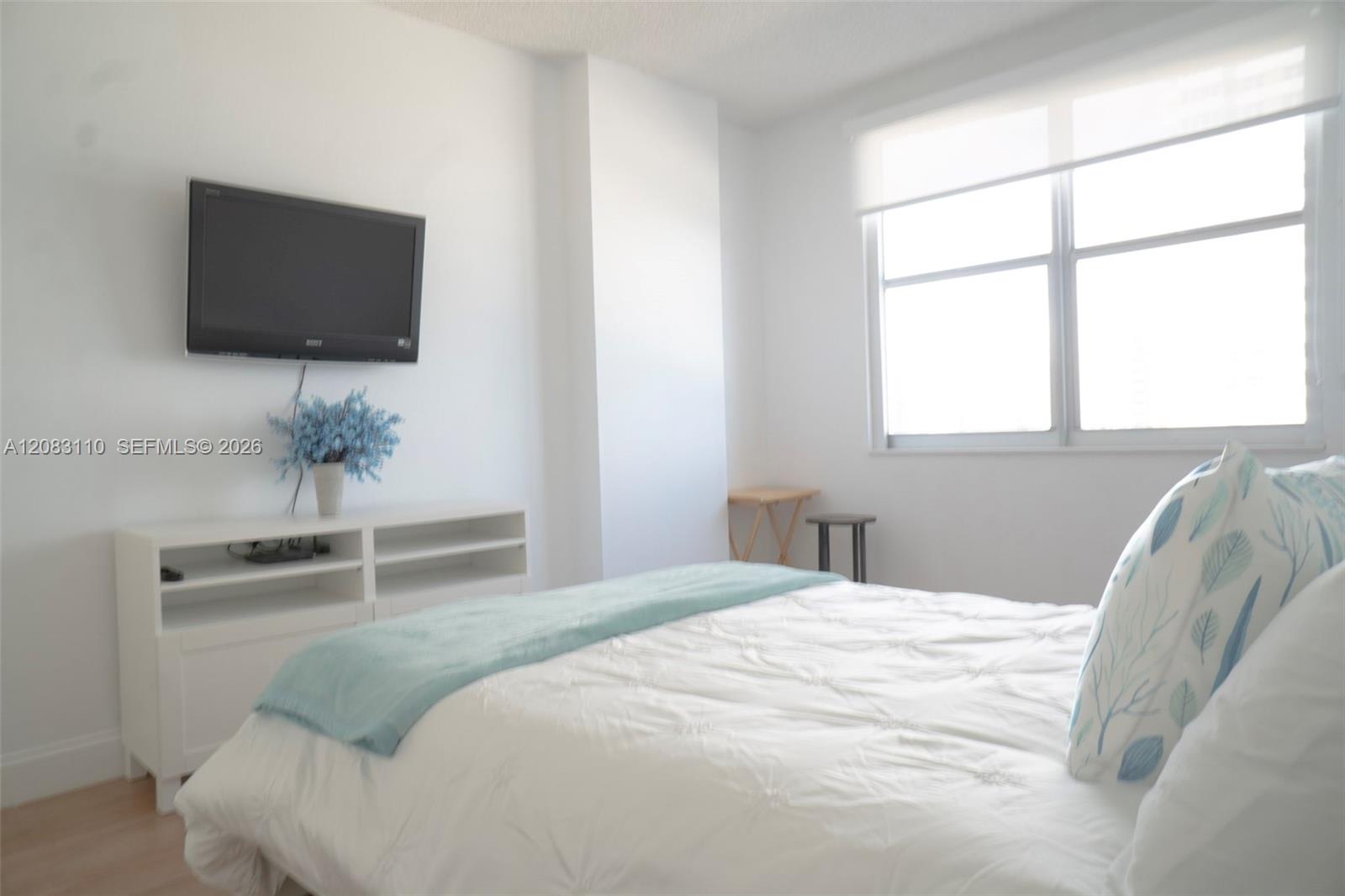 See details 7F 2 / 2 1340 sq. ft. $ 2026-09-03 0 Photo