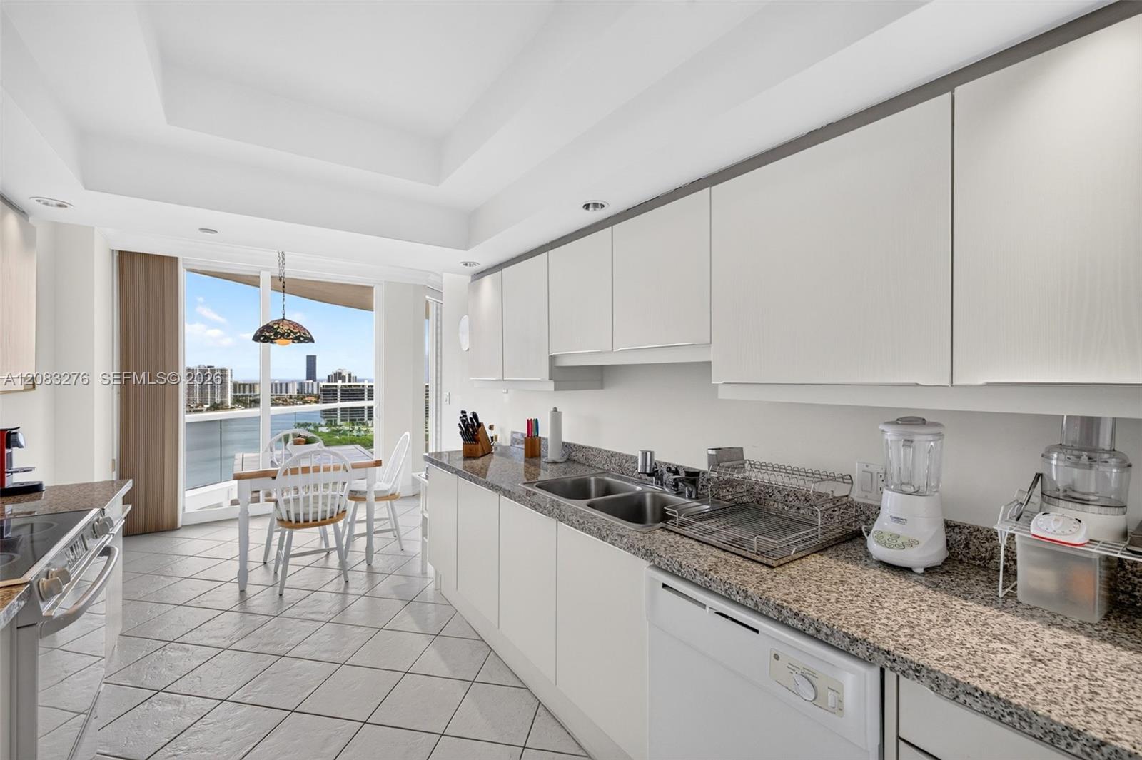 Ver detalles 2406 3 / 4 2390 sq. ft. $ 2026-09-03 0 foto