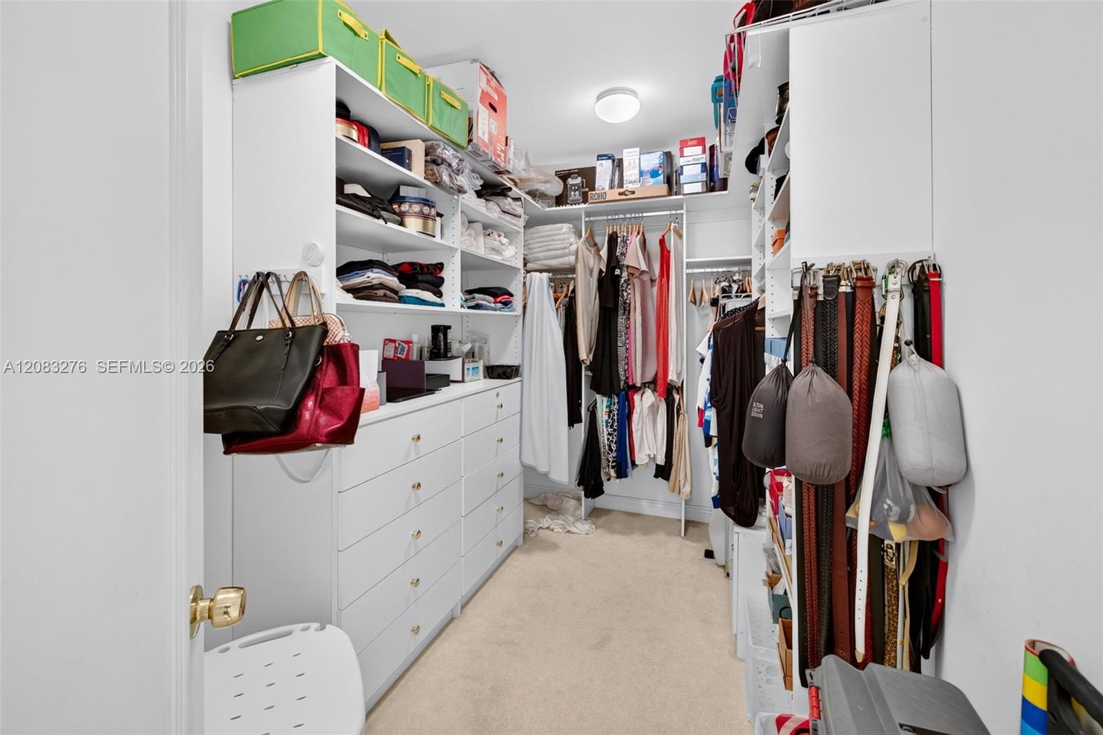Ver detalles 2406 3 / 4 2390 sq. ft. $ 2026-09-03 0 foto