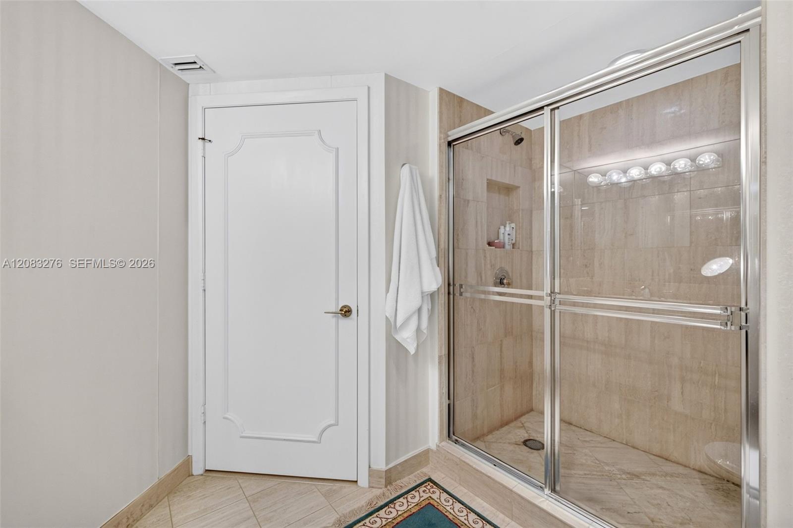 Ver detalles 2406 3 / 4 2390 sq. ft. $ 2026-09-03 0 foto