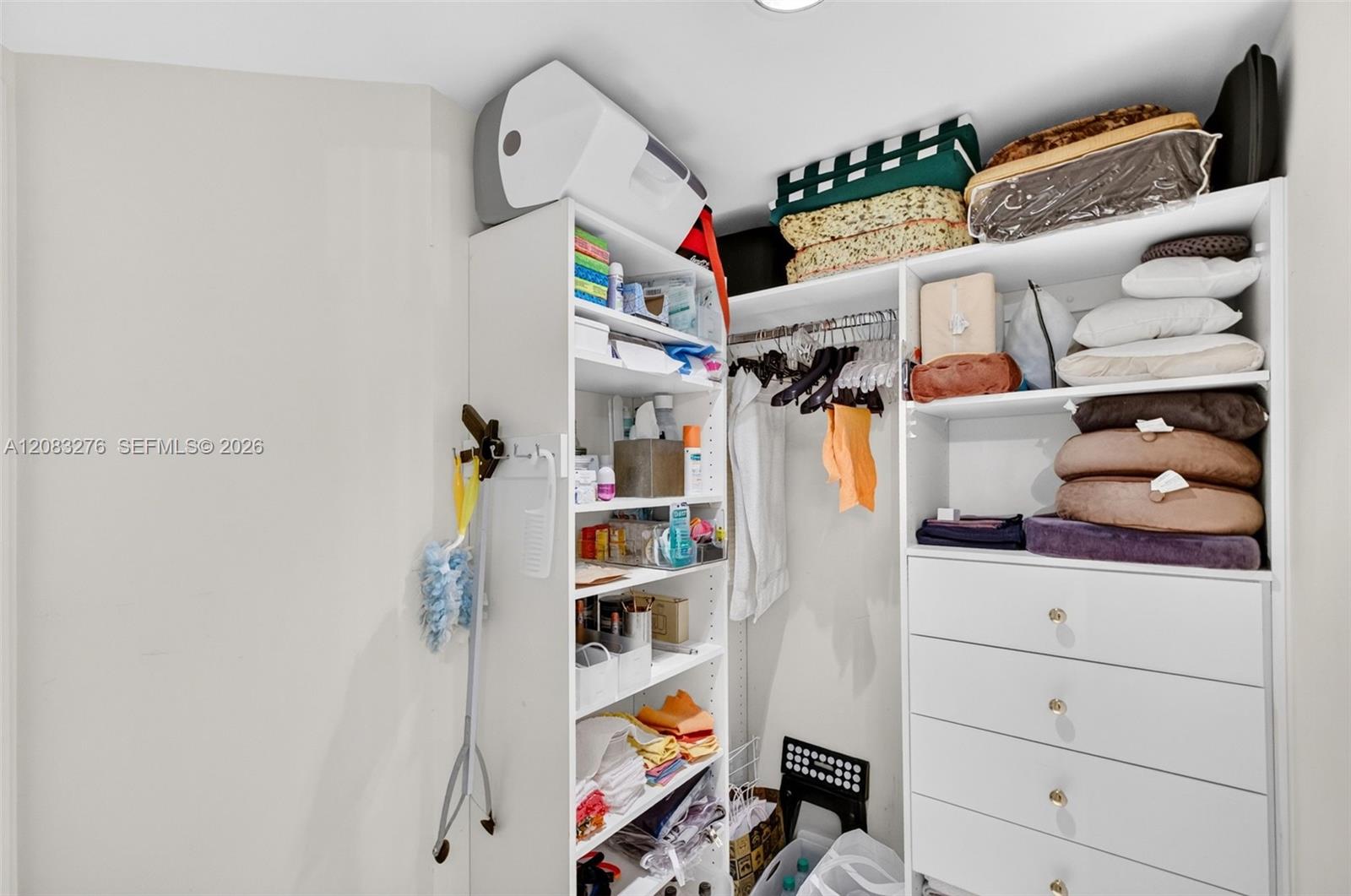 Ver detalles 2406 3 / 4 2390 sq. ft. $ 2026-09-03 0 foto