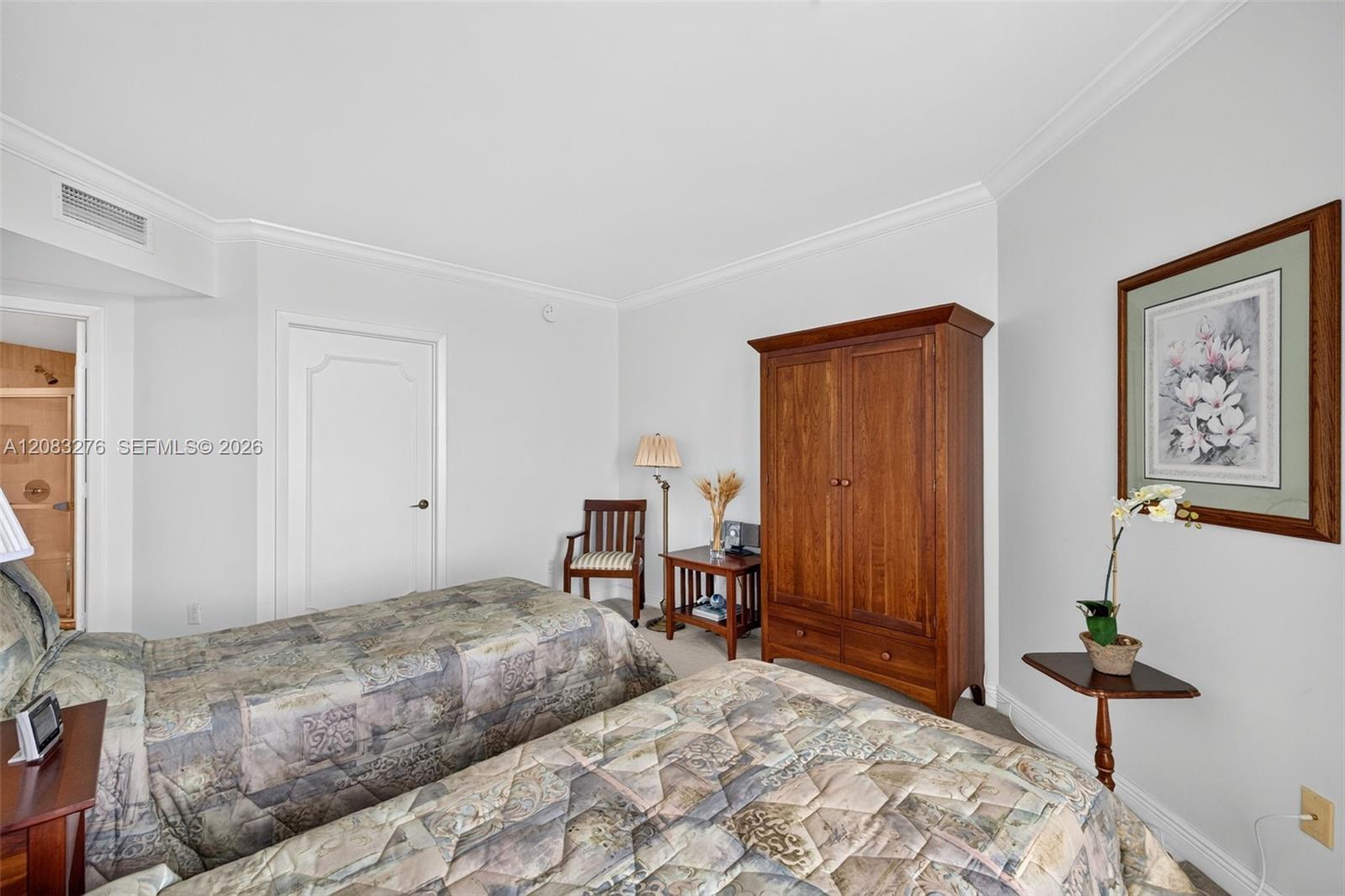 Ver detalles 2406 3 / 4 2390 sq. ft. $ 2026-09-03 0 foto