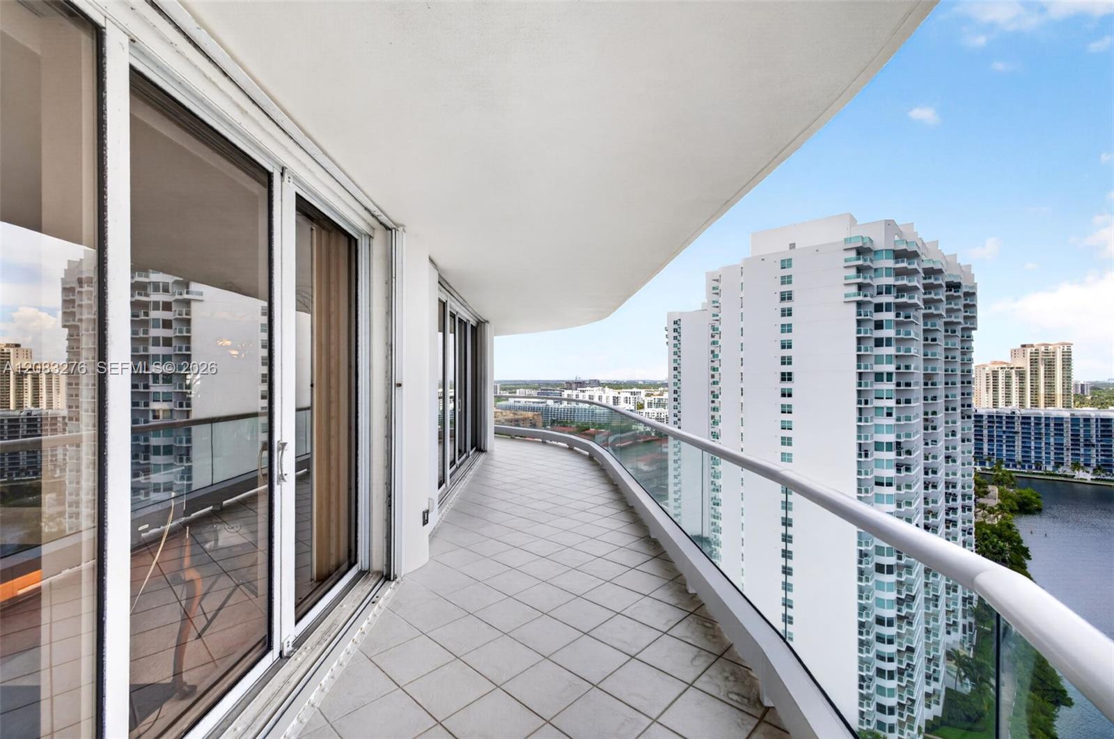 Ver detalles 2406 3 / 4 2390 sq. ft. $ 2026-09-03 0 foto