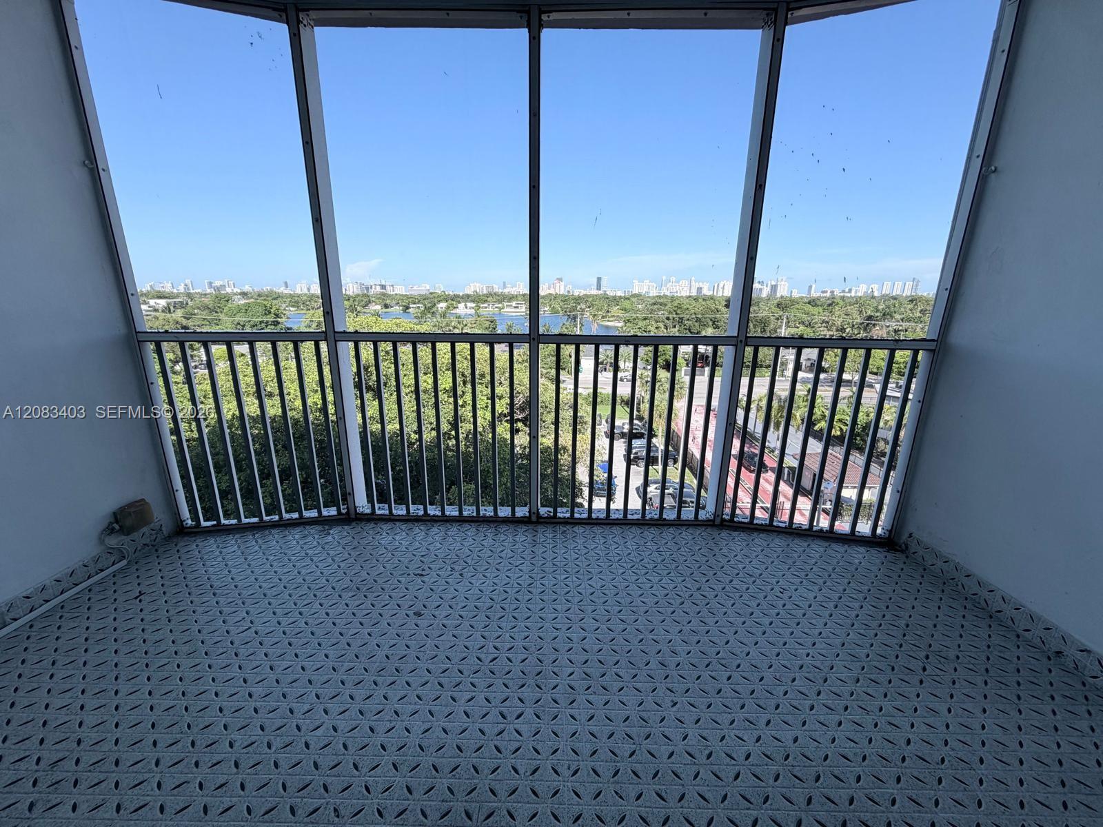 See details 712-2 1 / 2 1036 sq. ft. $ 2026-09-03 0 Photo