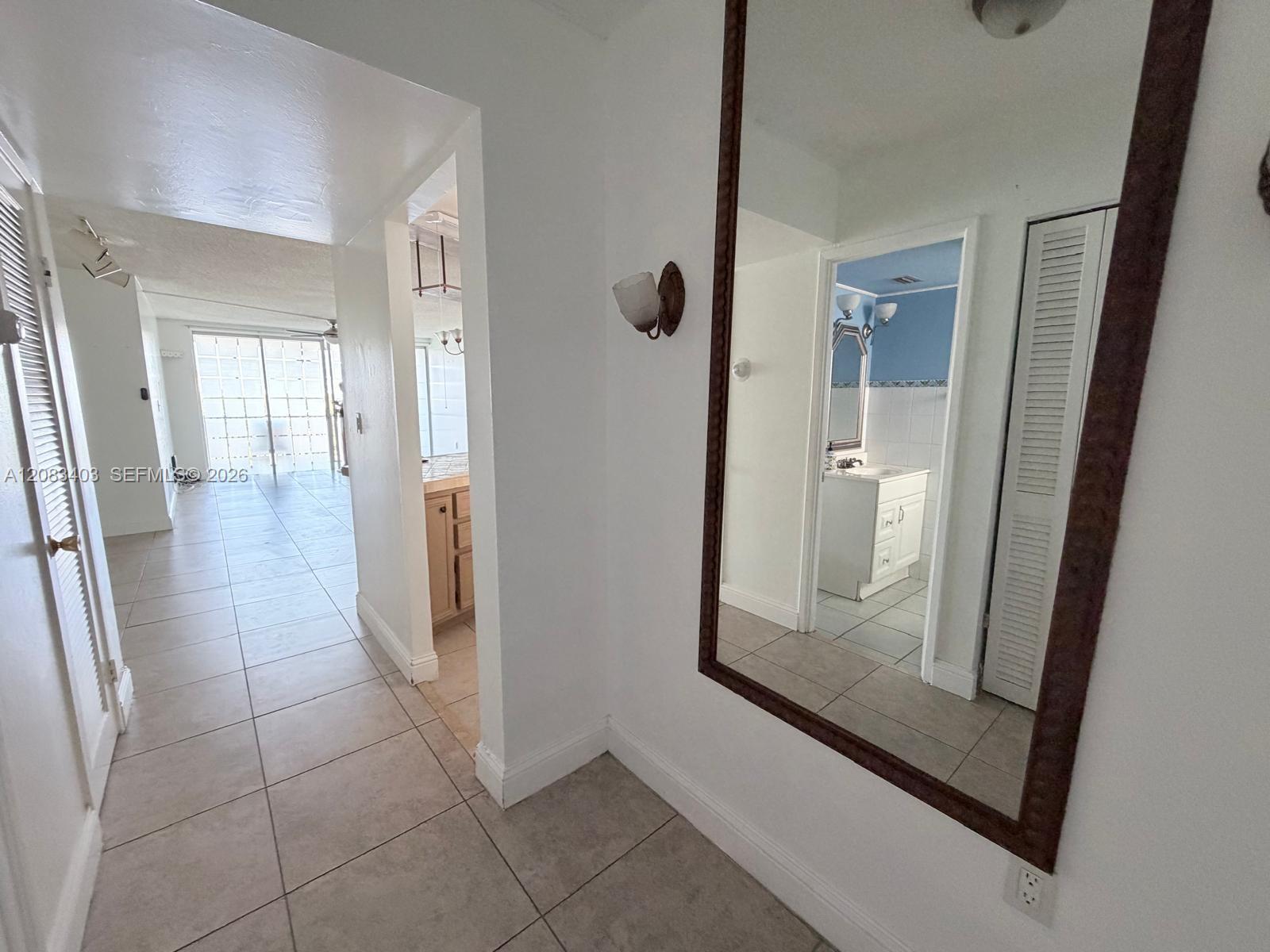 See details 712-2 1 / 2 1036 sq. ft. $ 2026-09-03 0 Photo