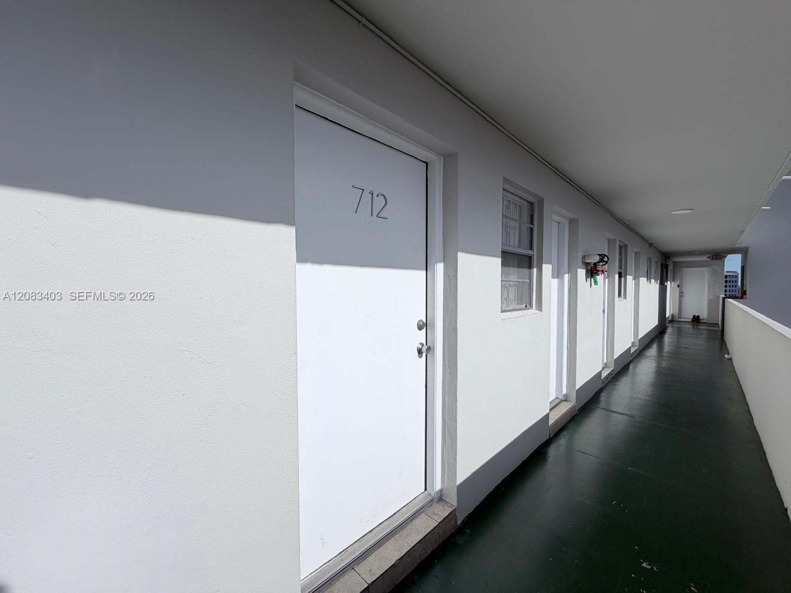 See details 712-2 1 / 2 1036 sq. ft. $ 2026-09-03 0 Photo