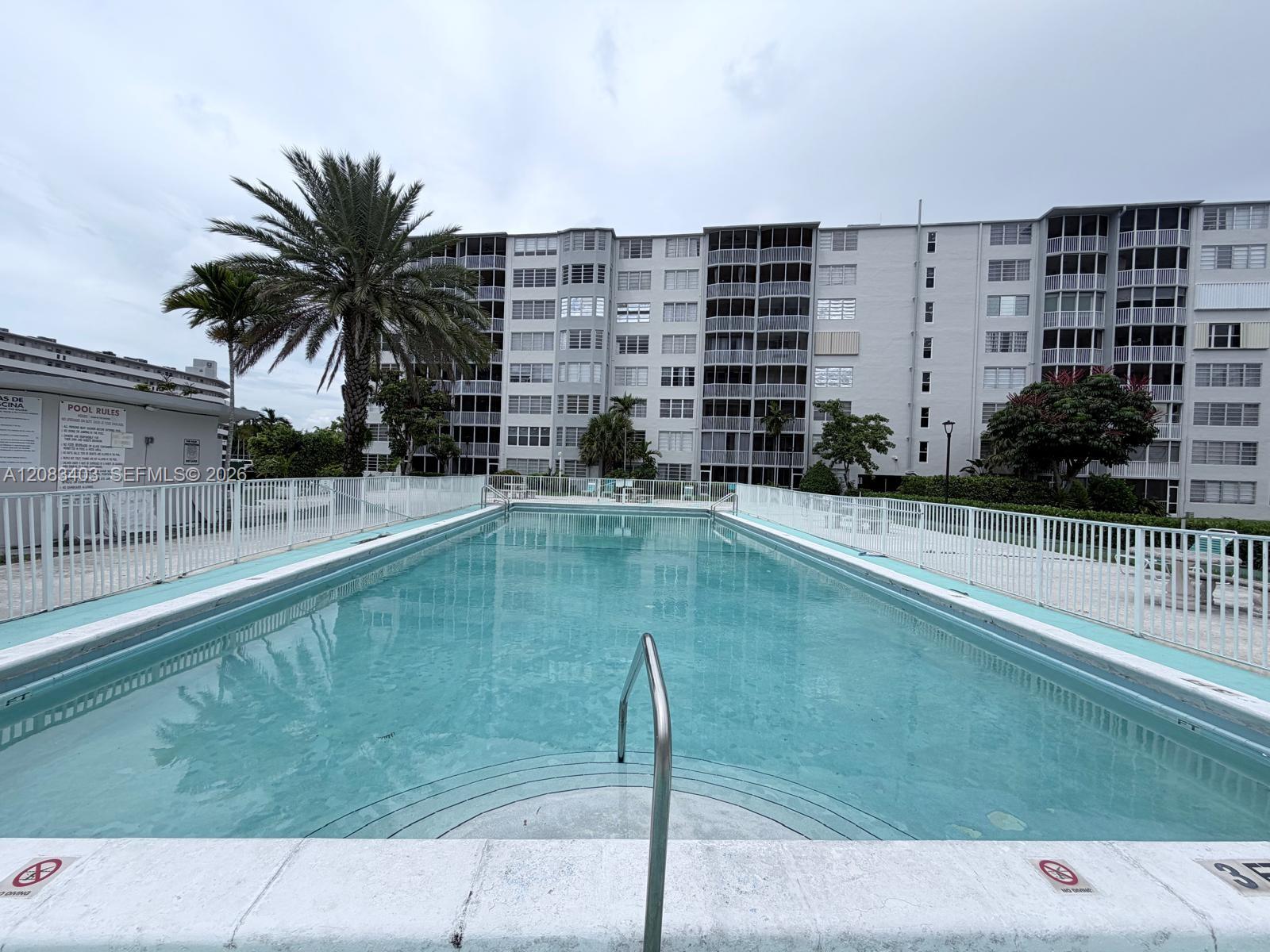 See details 712-2 1 / 2 1036 sq. ft. $ 2026-09-03 0 Photo