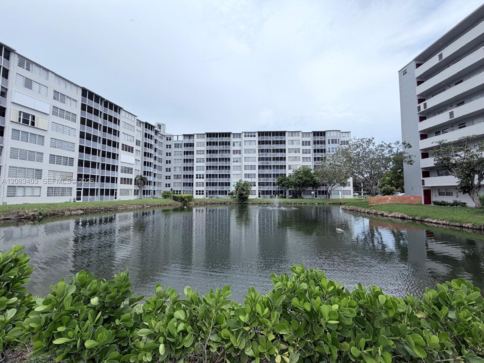 See details 712-2 1 / 2 1036 sq. ft. $ 2026-09-03 0 Photo