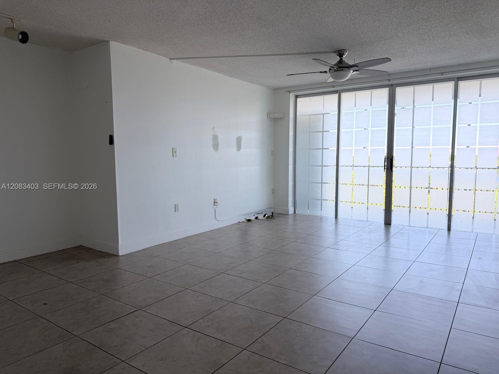 See details 712-2 1 / 2 1036 sq. ft. $ 2026-09-03 0 Photo