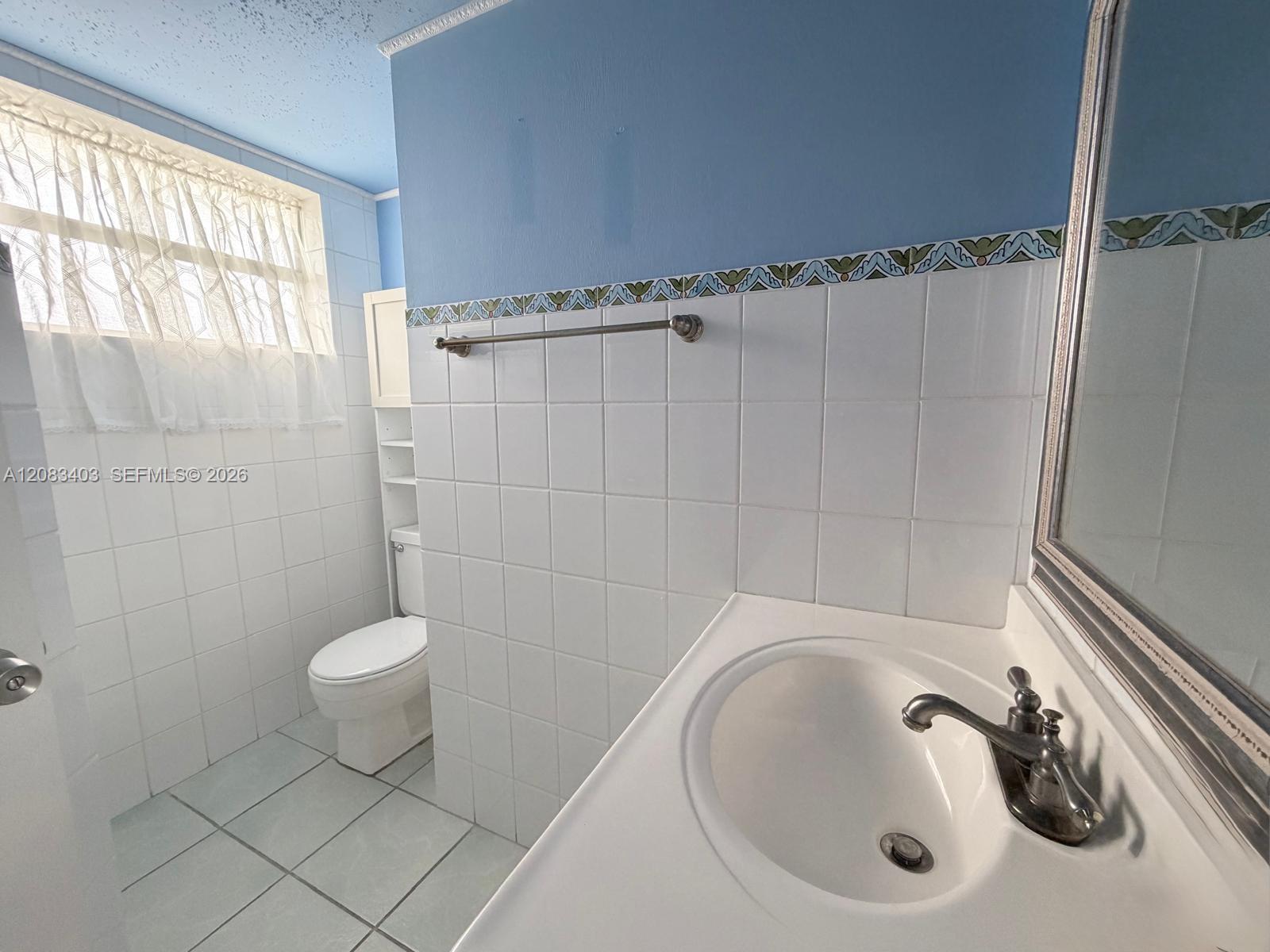 See details 712-2 1 / 2 1036 sq. ft. $ 2026-09-03 0 Photo
