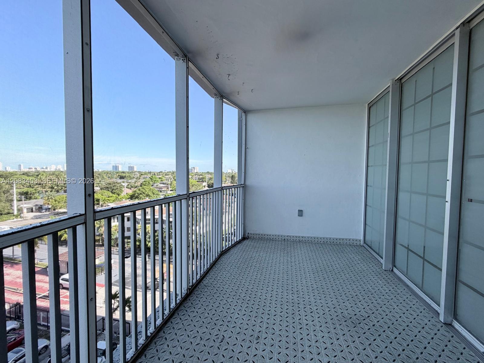 See details 712-2 1 / 2 1036 sq. ft. $ 2026-09-03 0 Photo