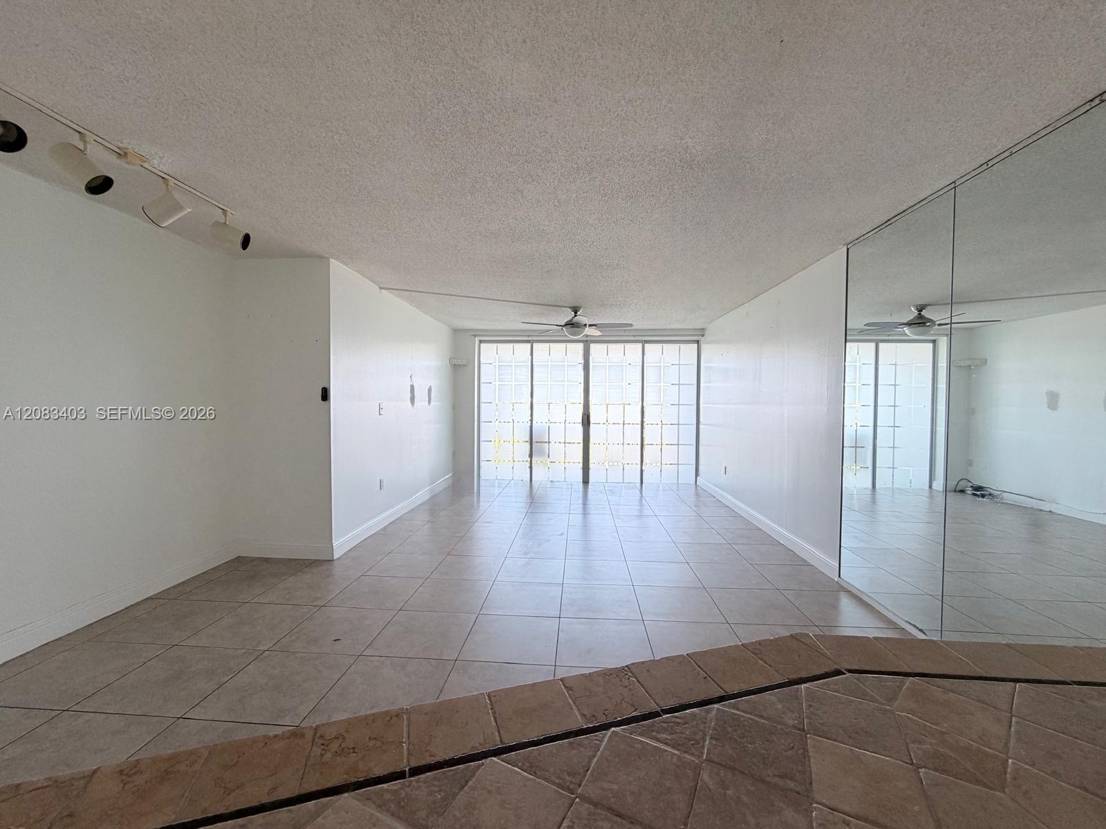 See details 712-2 1 / 2 1036 sq. ft. $ 2026-09-03 0 Photo
