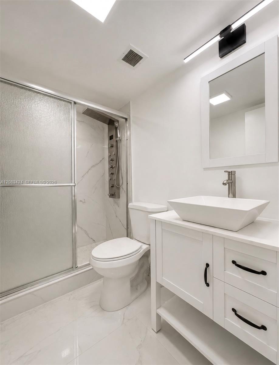 See details 22A 1 / 2 870 sq. ft. $ 2026-09-03 0 Photo