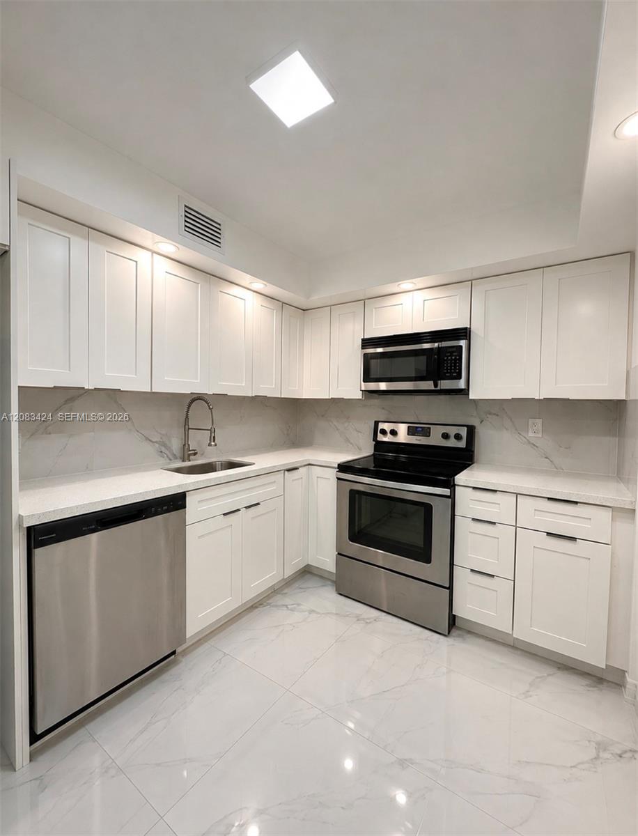 See details 22A 1 / 2 870 sq. ft. $ 2026-09-03 0 Photo