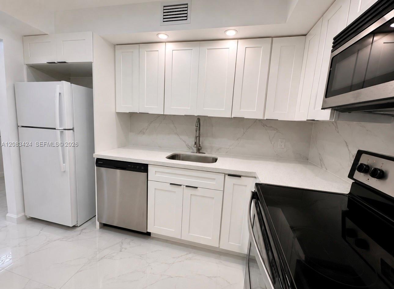 See details 22A 1 / 2 870 sq. ft. $ 2026-09-03 0 Photo