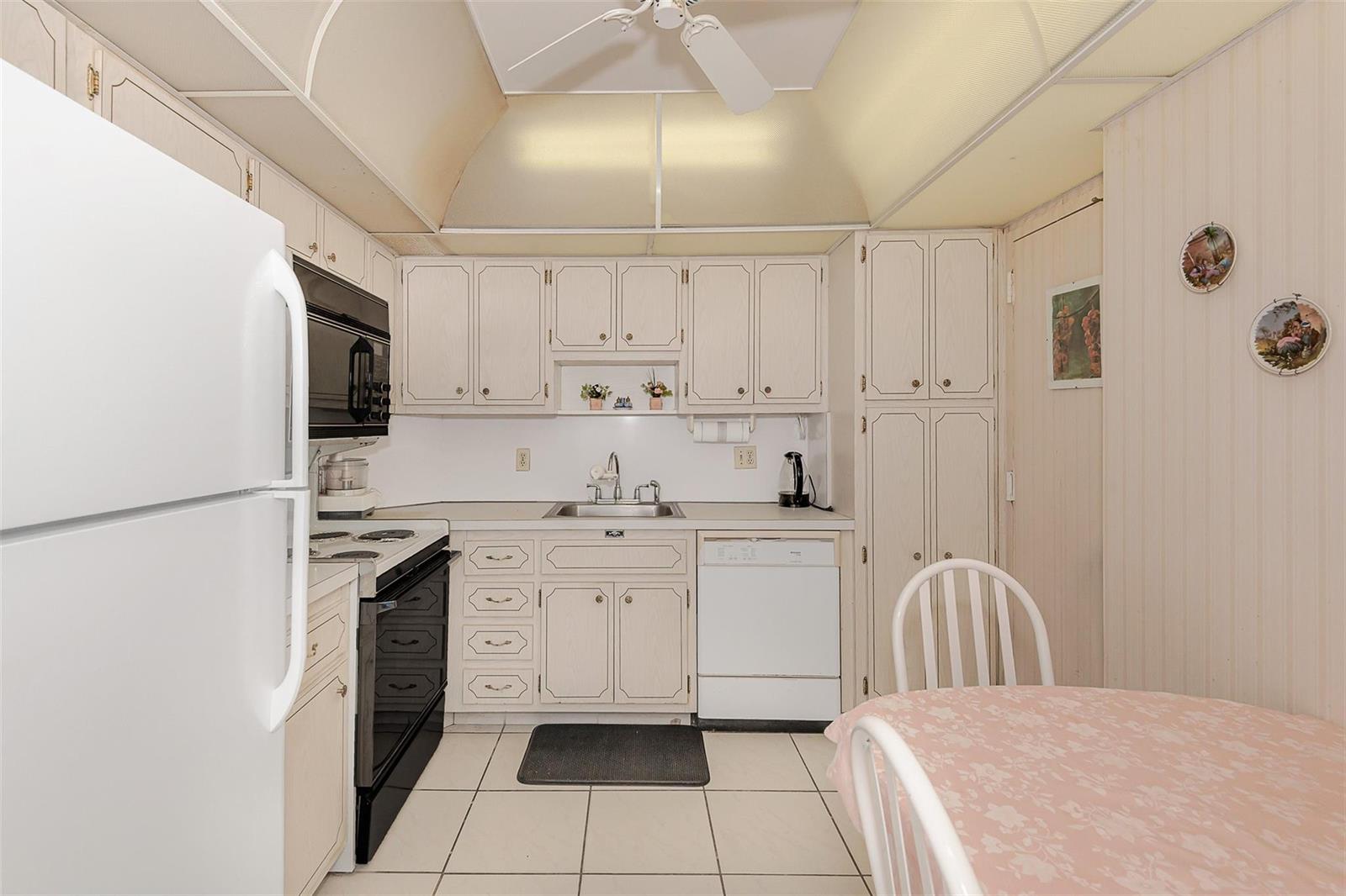 See details 22P 2 / 2 1380 sq. ft. $ 2026-10-13 0 Photo