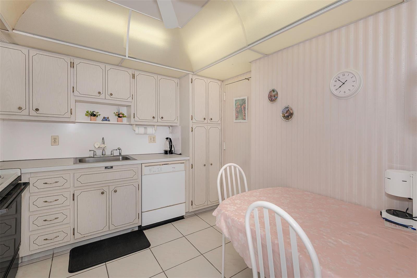 See details 22P 2 / 2 1380 sq. ft. $ 2026-10-13 0 Photo