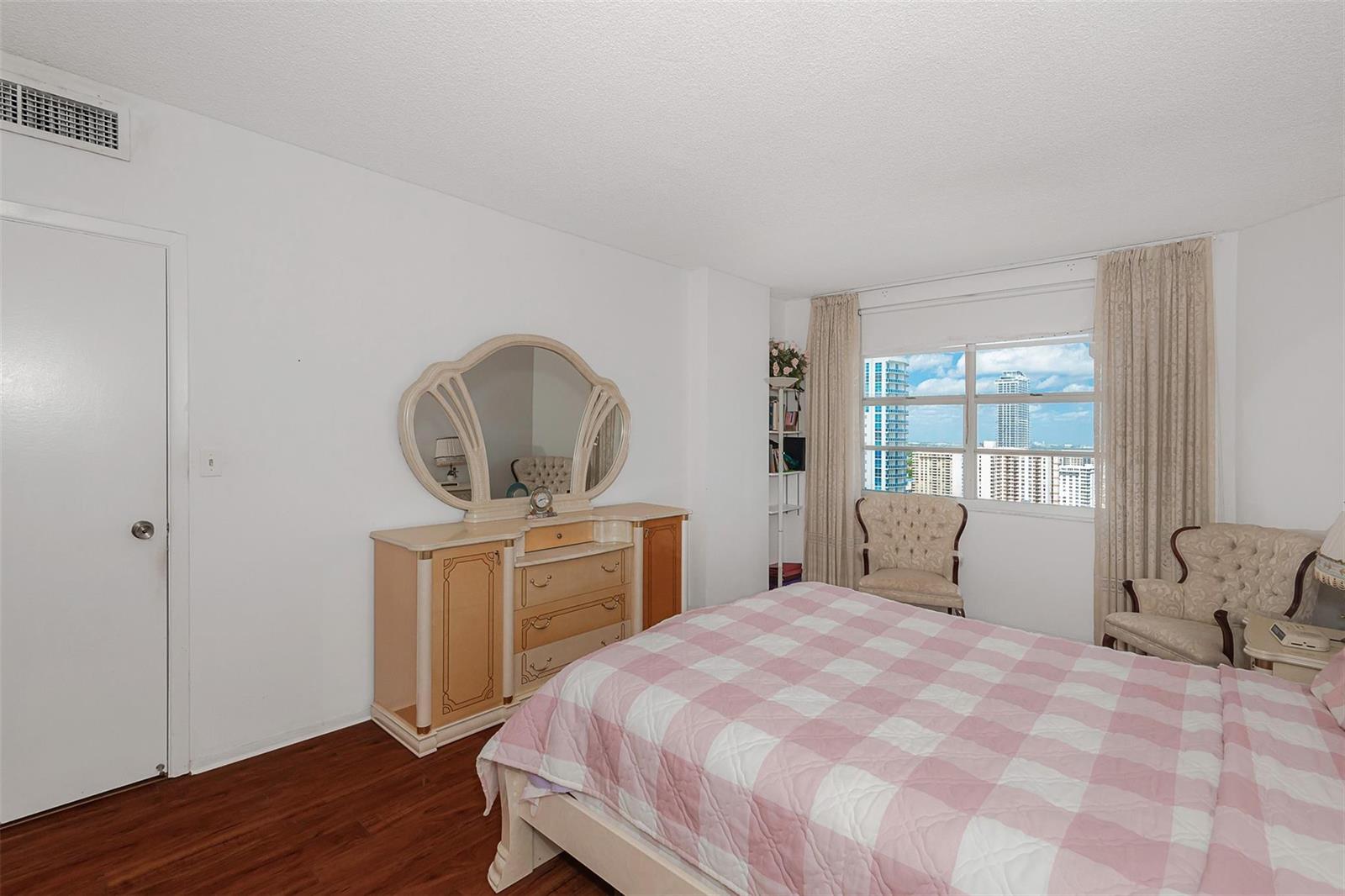 See details 22P 2 / 2 1380 sq. ft. $ 2026-10-13 0 Photo