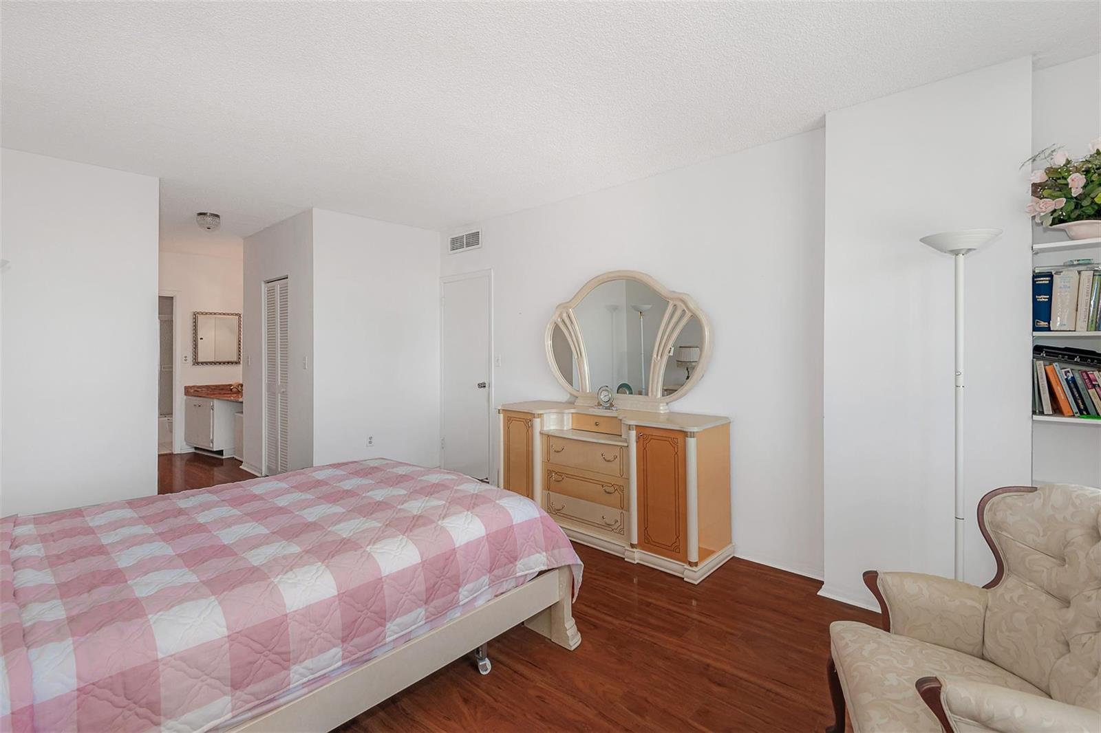 See details 22P 2 / 2 1380 sq. ft. $ 2026-10-13 0 Photo