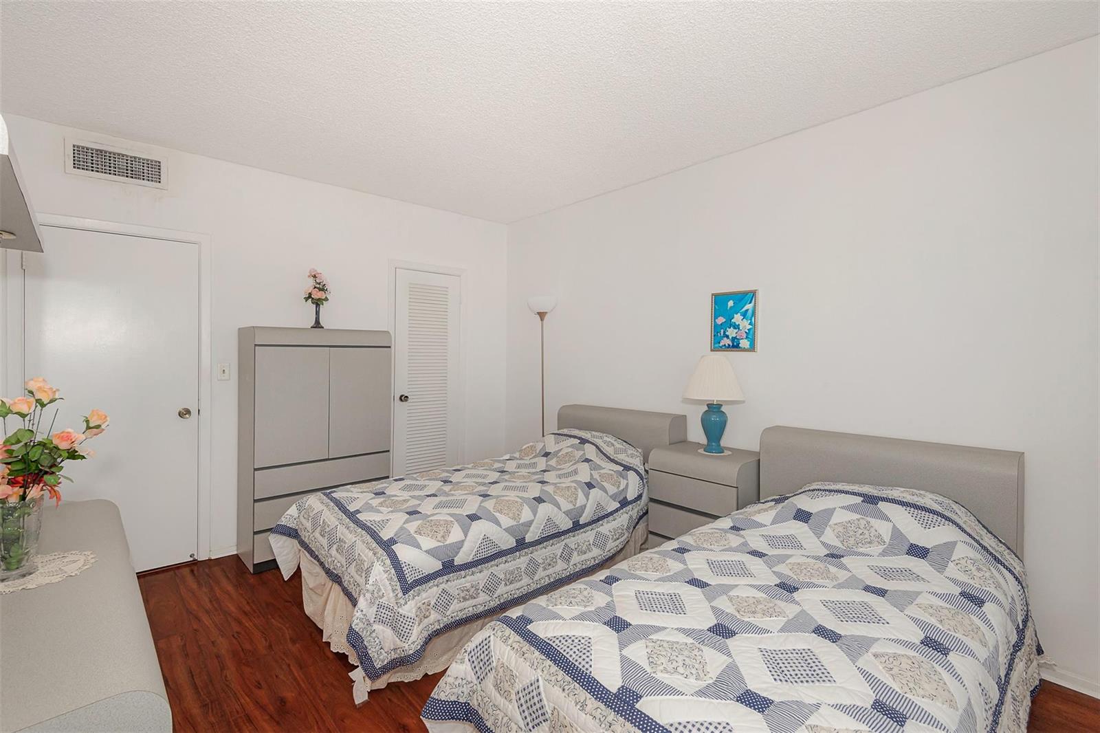 See details 22P 2 / 2 1380 sq. ft. $ 2026-10-13 0 Photo