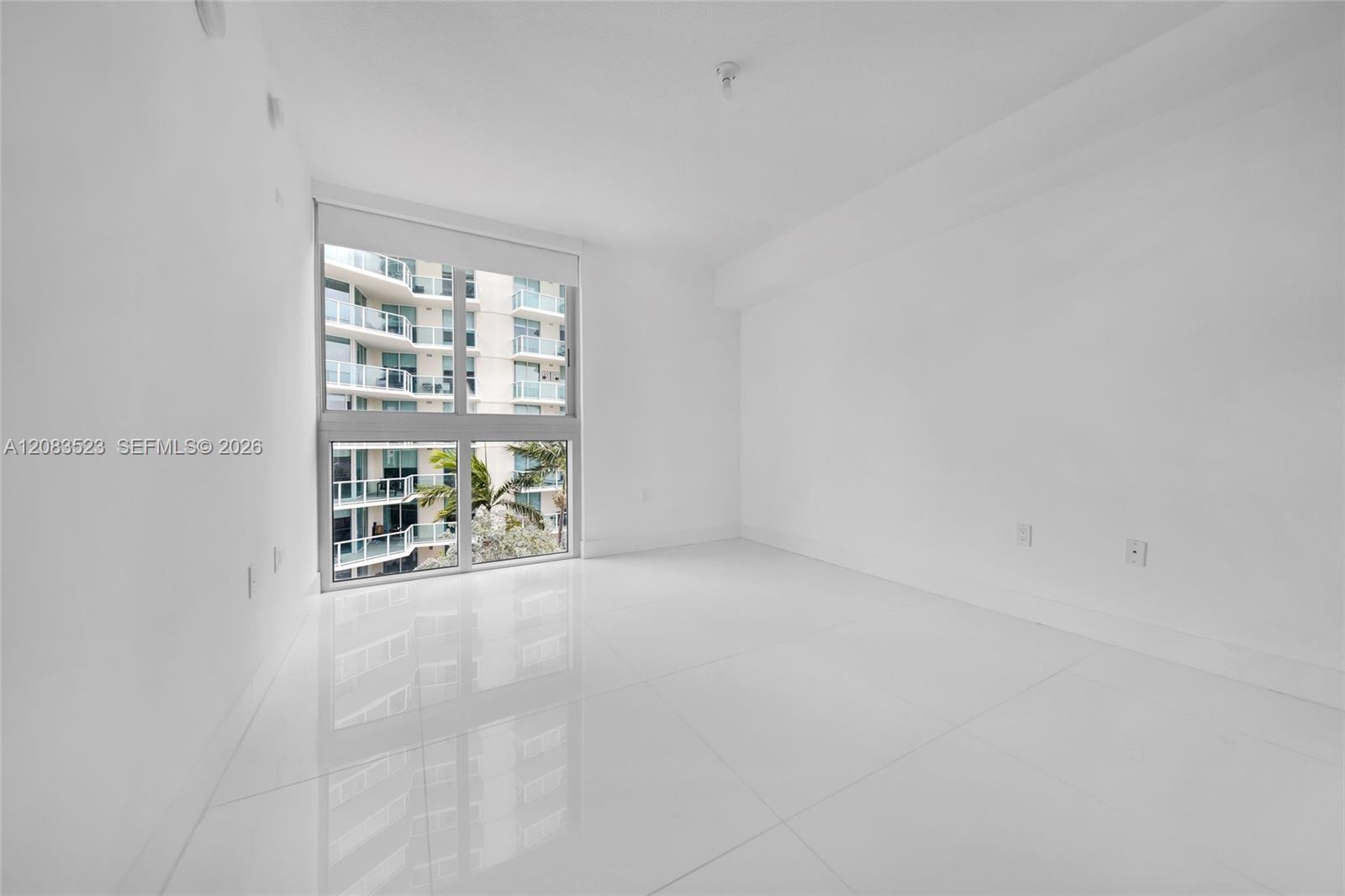 See details 4-701 3 / 4 1892 sq. ft. $ 2026-09-16 0 Photo