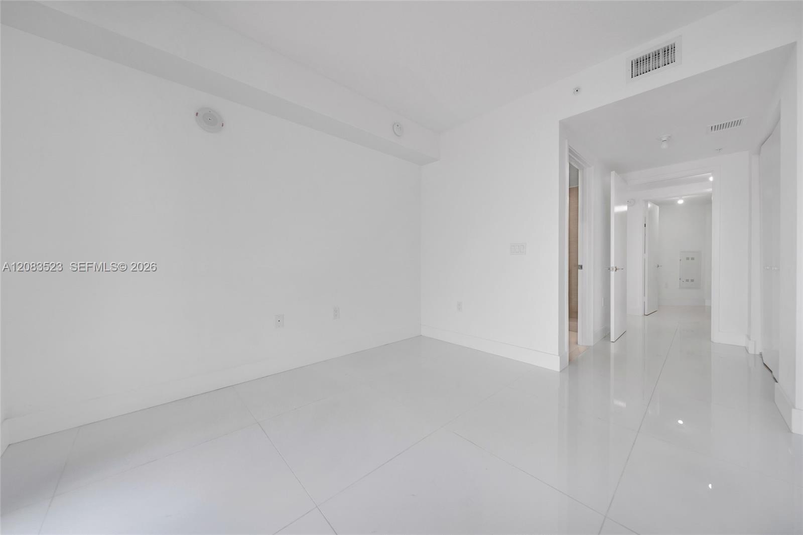 See details 4-701 3 / 4 1892 sq. ft. $ 2026-09-16 0 Photo