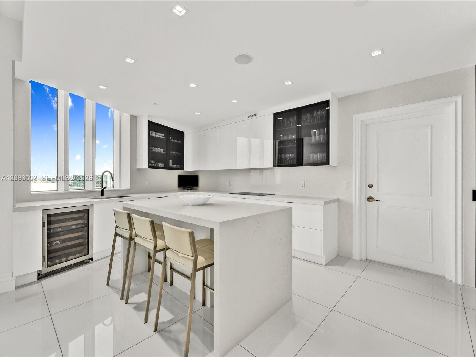 1606 2 / 4 2558 sq. ft. $ 2026-09-04 0 Photo