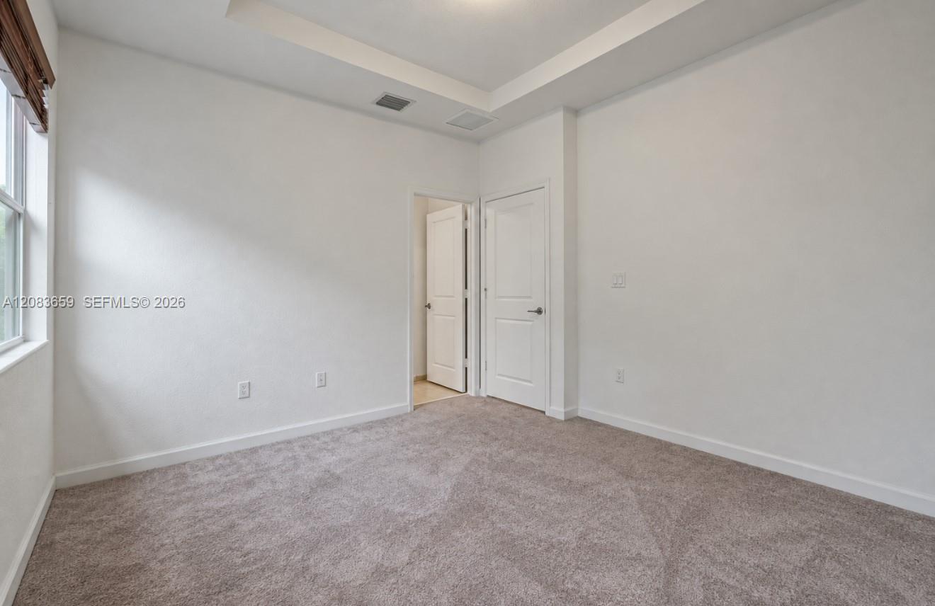 Ver detalles 1100 3 / 3 1331 sq. ft. $ 2026-09-04 0 foto