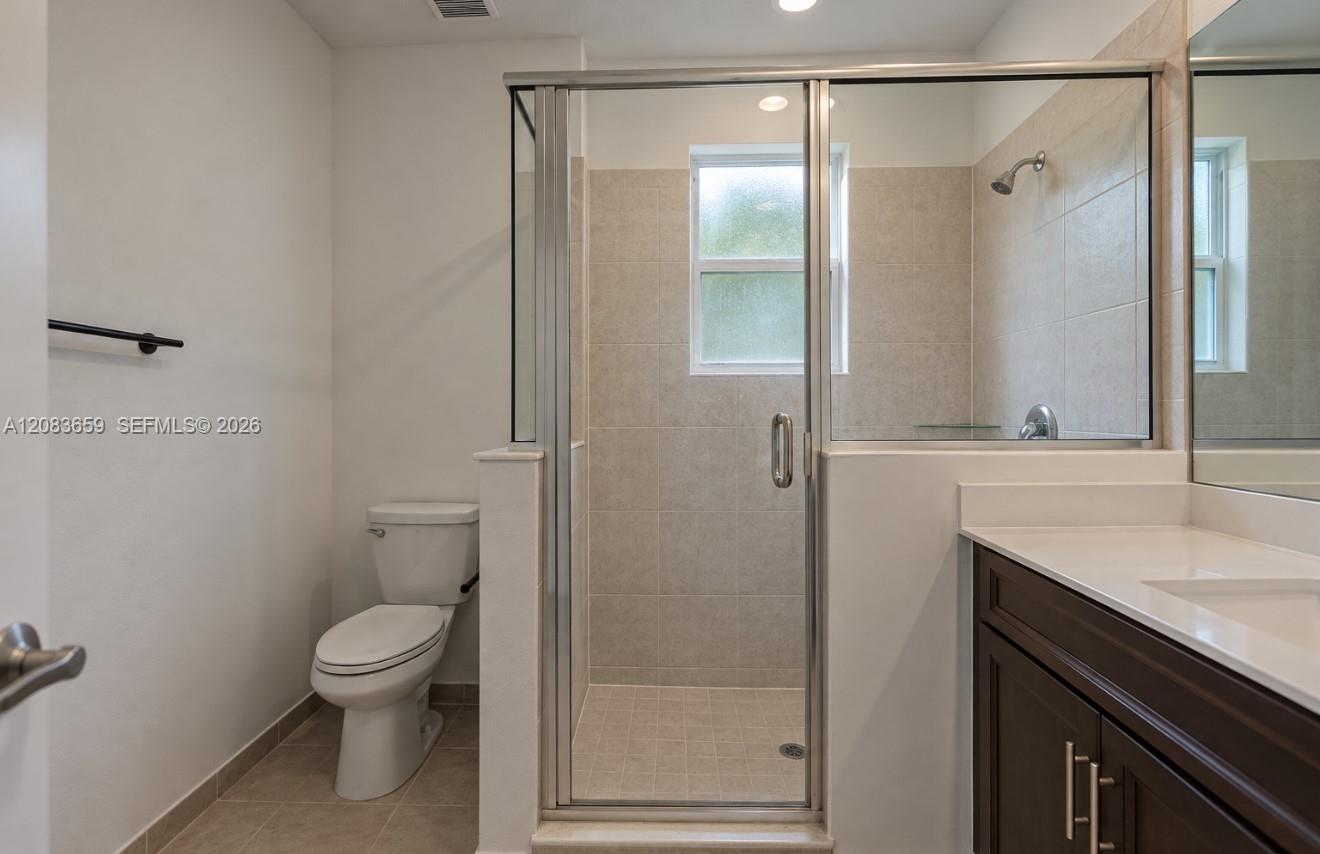 Ver detalles 1100 3 / 3 1331 sq. ft. $ 2026-09-04 0 foto
