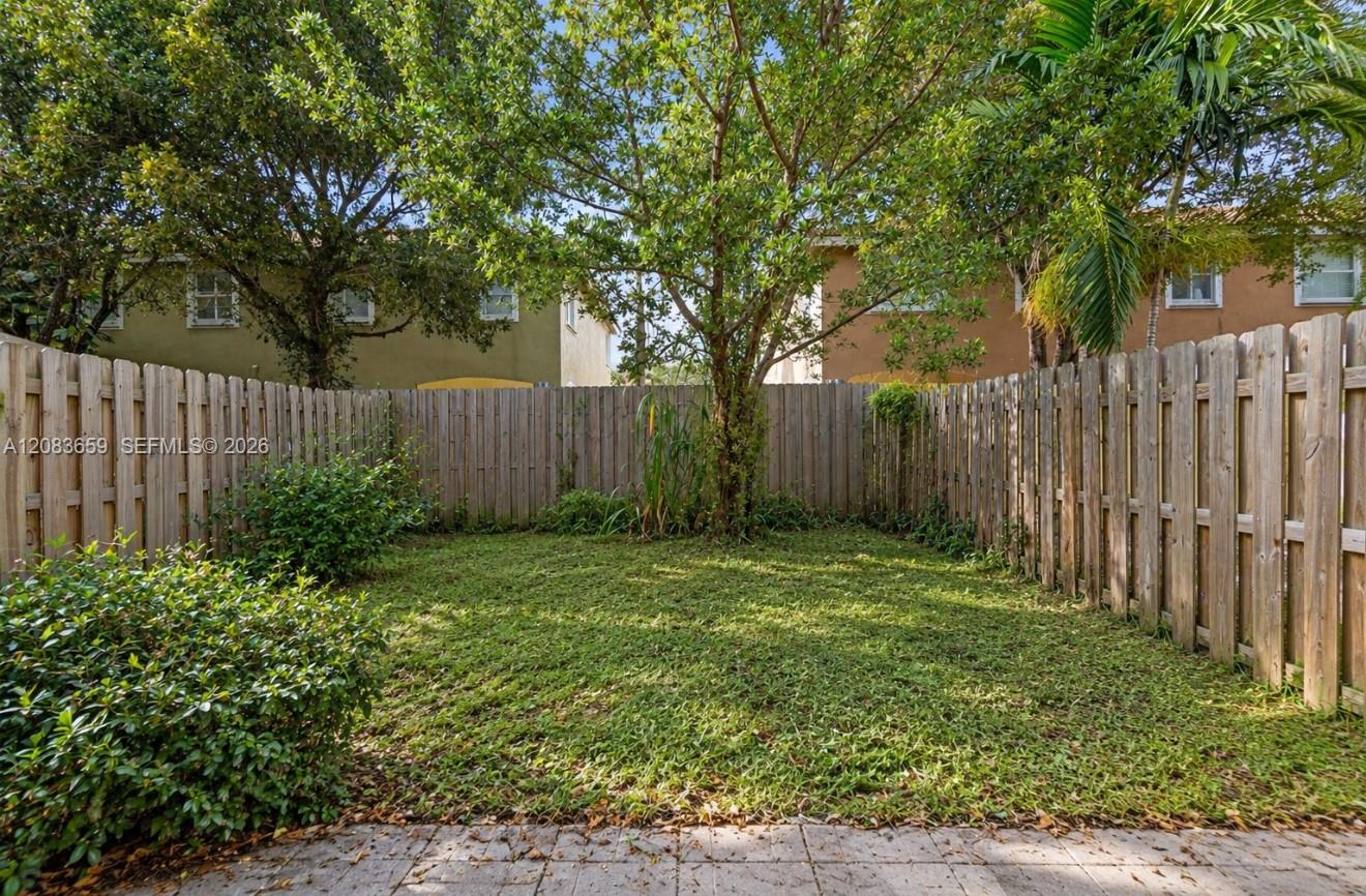 Ver detalles 1100 3 / 3 1331 sq. ft. $ 2026-09-04 0 foto