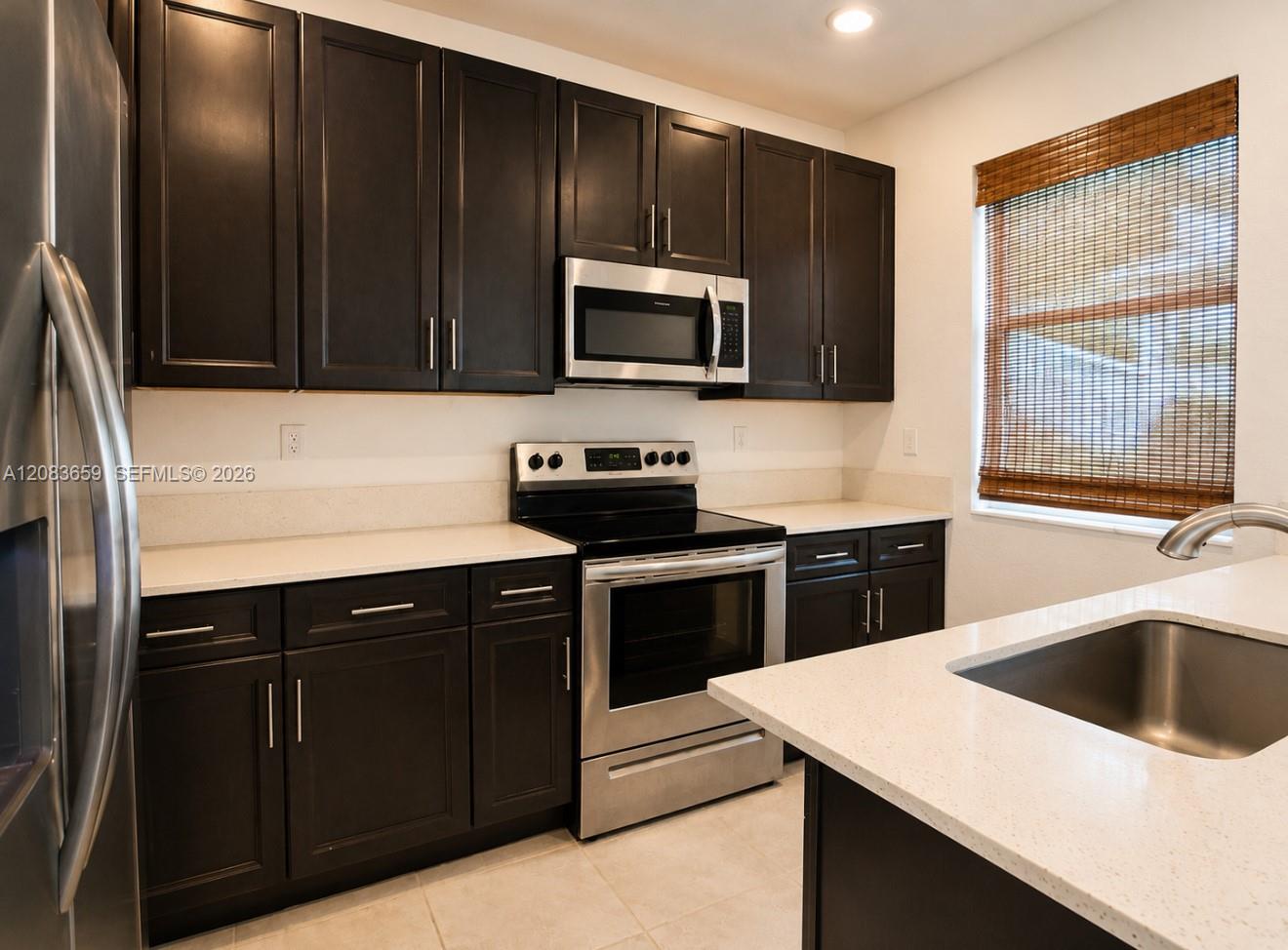 Ver detalles 1100 3 / 3 1331 sq. ft. $ 2026-09-04 0 foto