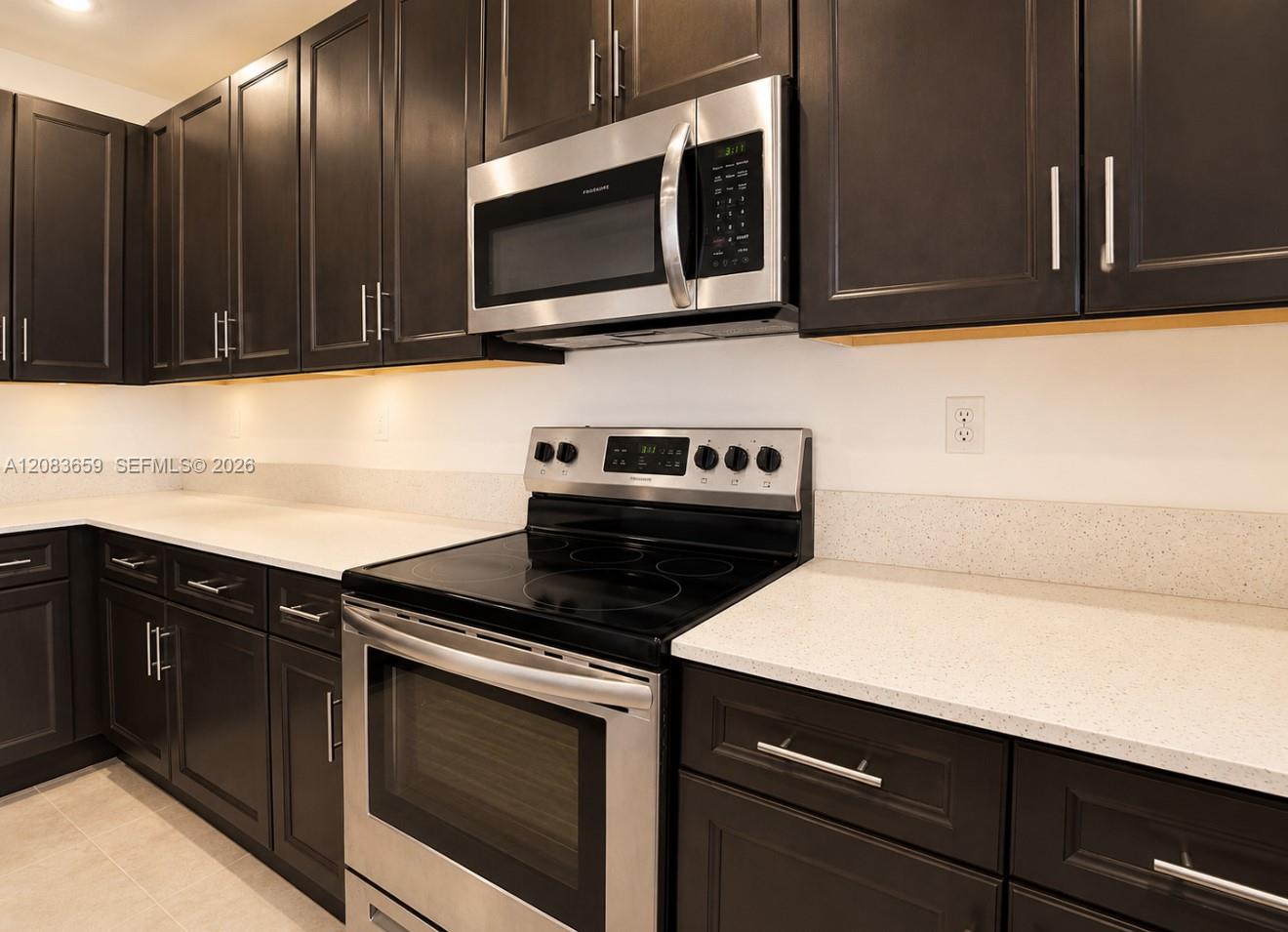 Ver detalles 1100 3 / 3 1331 sq. ft. $ 2026-09-04 0 foto