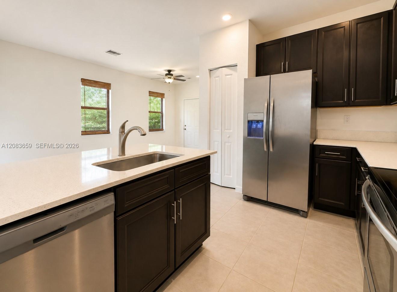 Ver detalles 1100 3 / 3 1331 sq. ft. $ 2026-09-04 0 foto