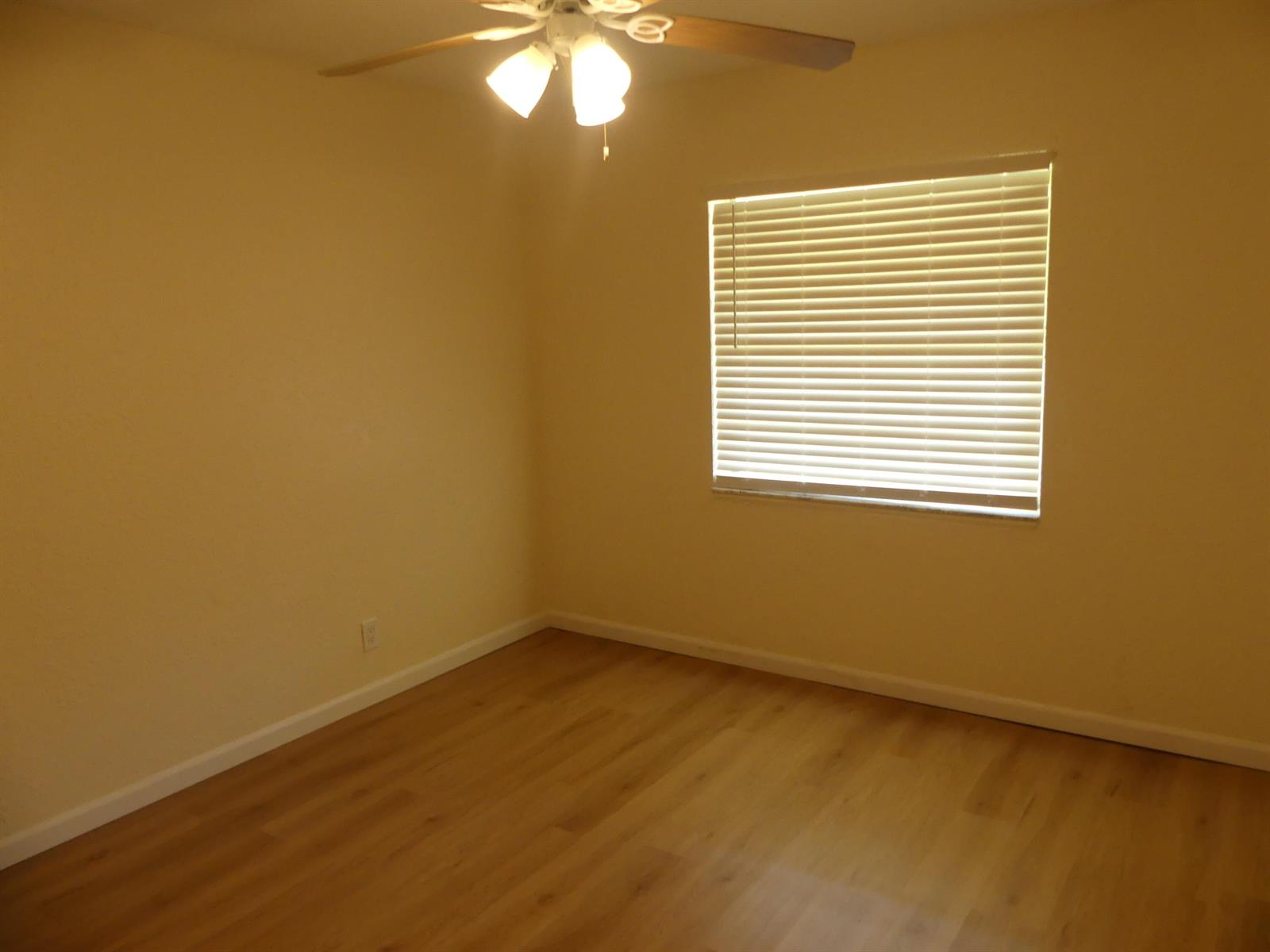 Ver detalles 1-3 / 0 1982 sq. ft. $ 2026-09-06 0 foto