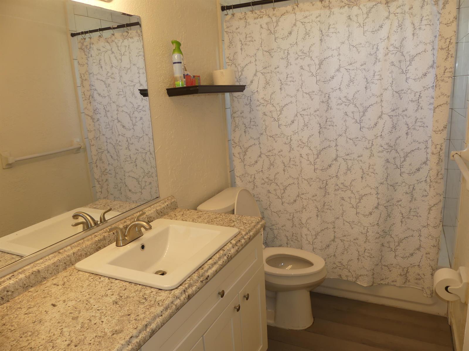 Ver detalles 1-3 / 0 1982 sq. ft. $ 2026-09-06 0 foto