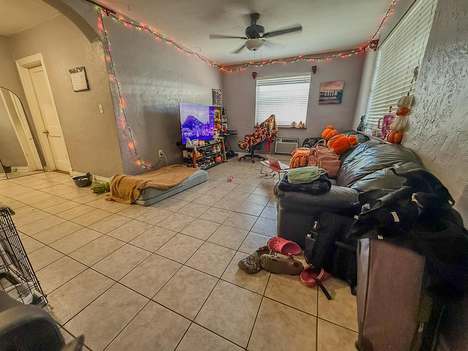  / 0 1240 sq. ft. $ 2026-10-07 0 Photo