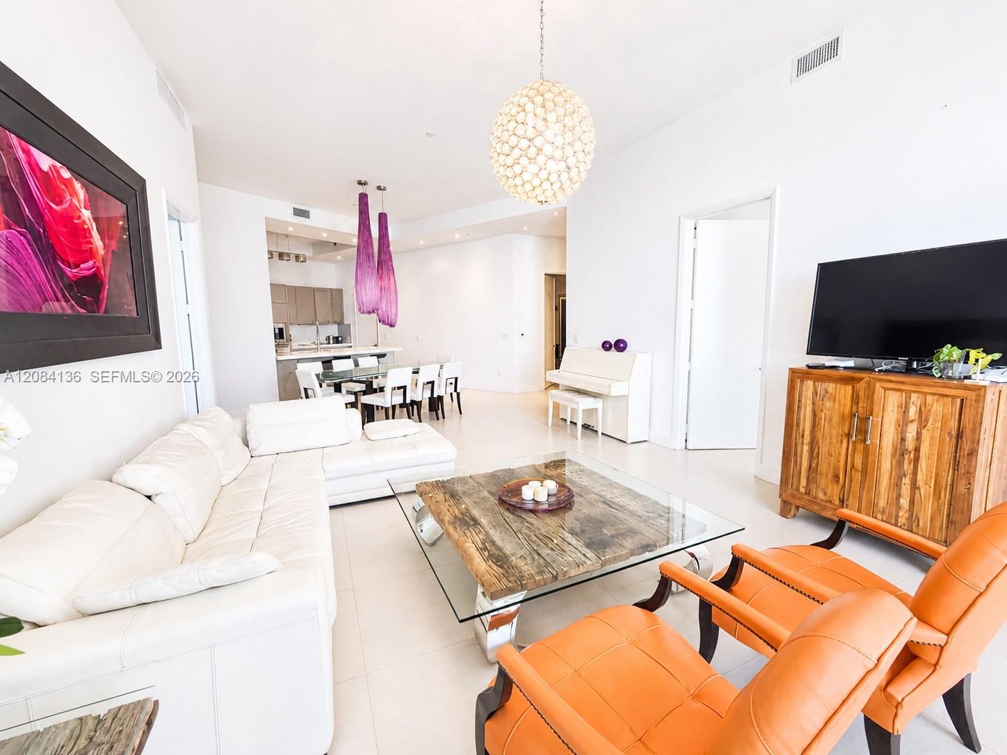 See details 4303 3 / 3 1962 sq. ft. $ 2026-09-05 0 Photo